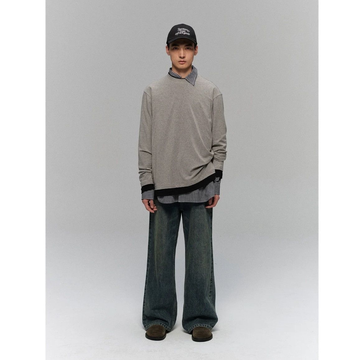 Designer Relaxed straight leg medium wash denim Size US 32 / EU 48 - 3 Thumbnail