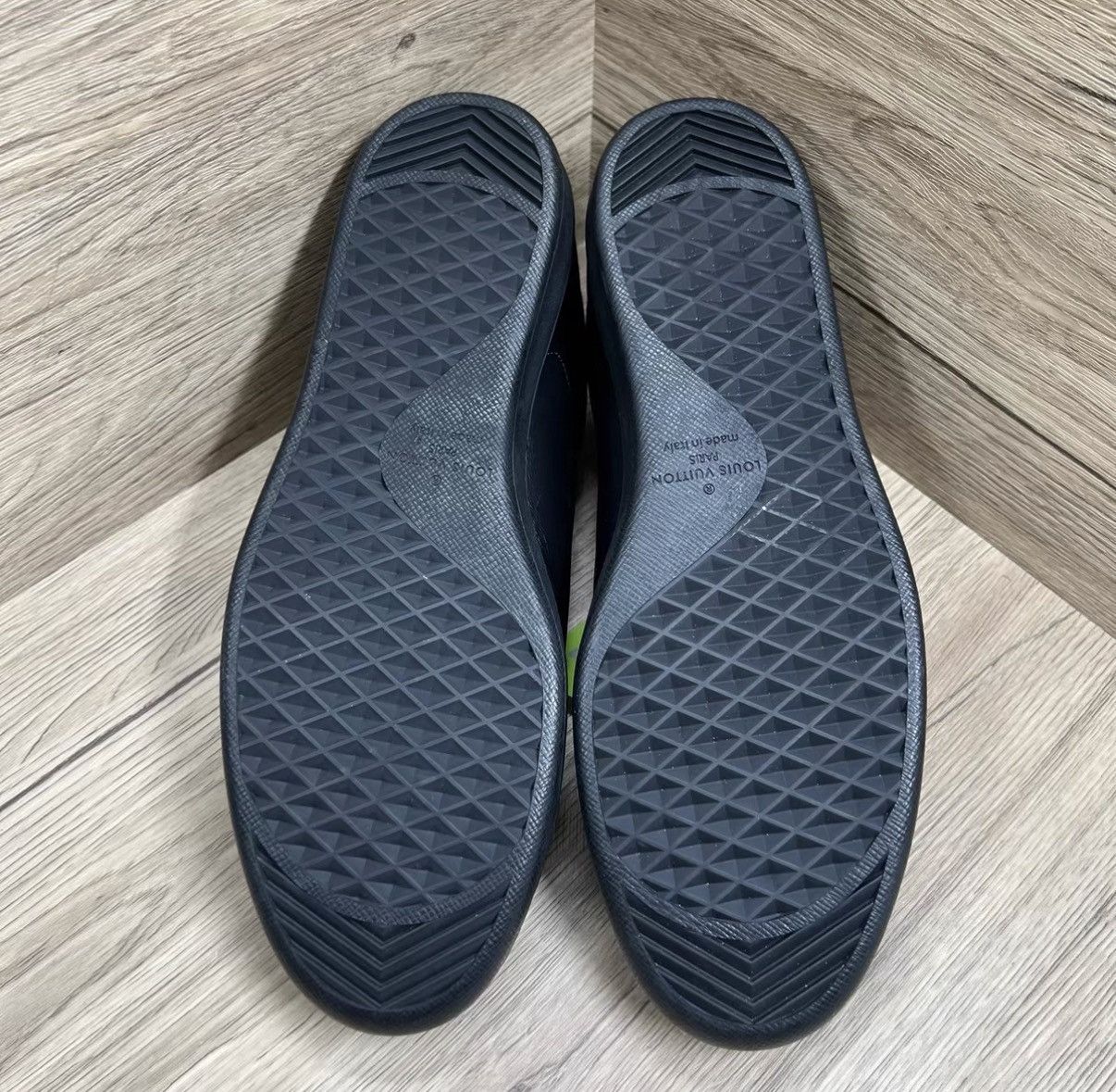 Louis Vuitton Louis Vuitton Luxembourg Black Letter Logo Sneakers J41 Size US 10 / EU 43 - 5 Thumbnail