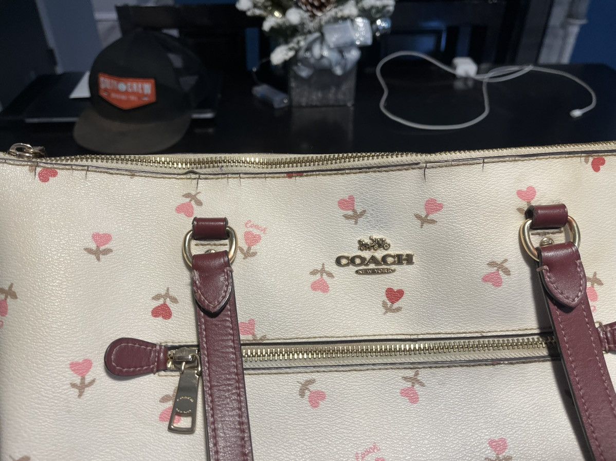 Coach Cream Limited edition Valentine’s Day Coach Gallery Tote Size ONE SIZE - 4 Thumbnail