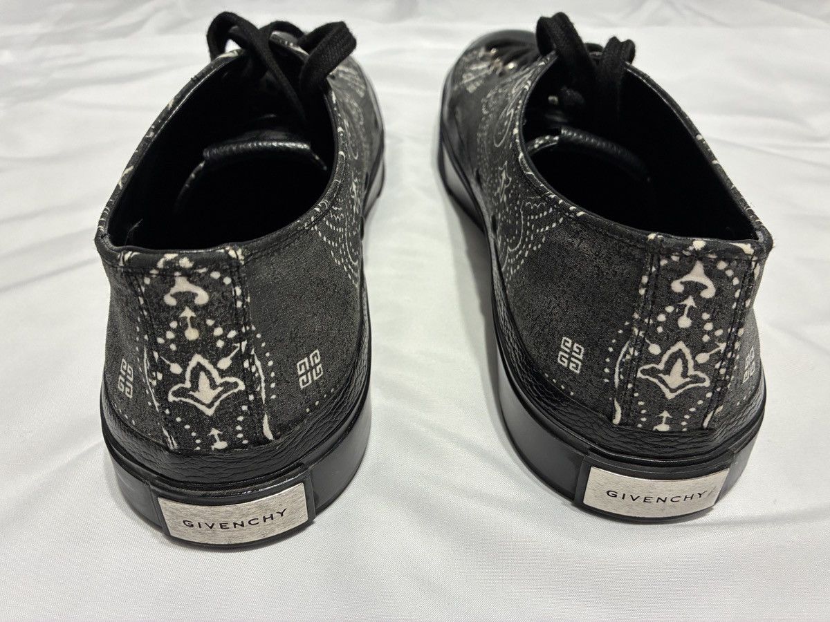Givenchy Givenchy City leather trimmed Bandana print low top Size US 11 / EU 44 - 4 Thumbnail