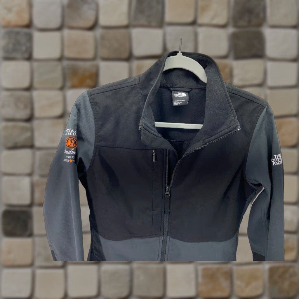 The North Face VINTAGE**?** The North Face Castle Rock Soft Shell Jacket Womens S Gray Black Full Zip Logo Size S / US 4 / IT 40 - 1 Thumbnail