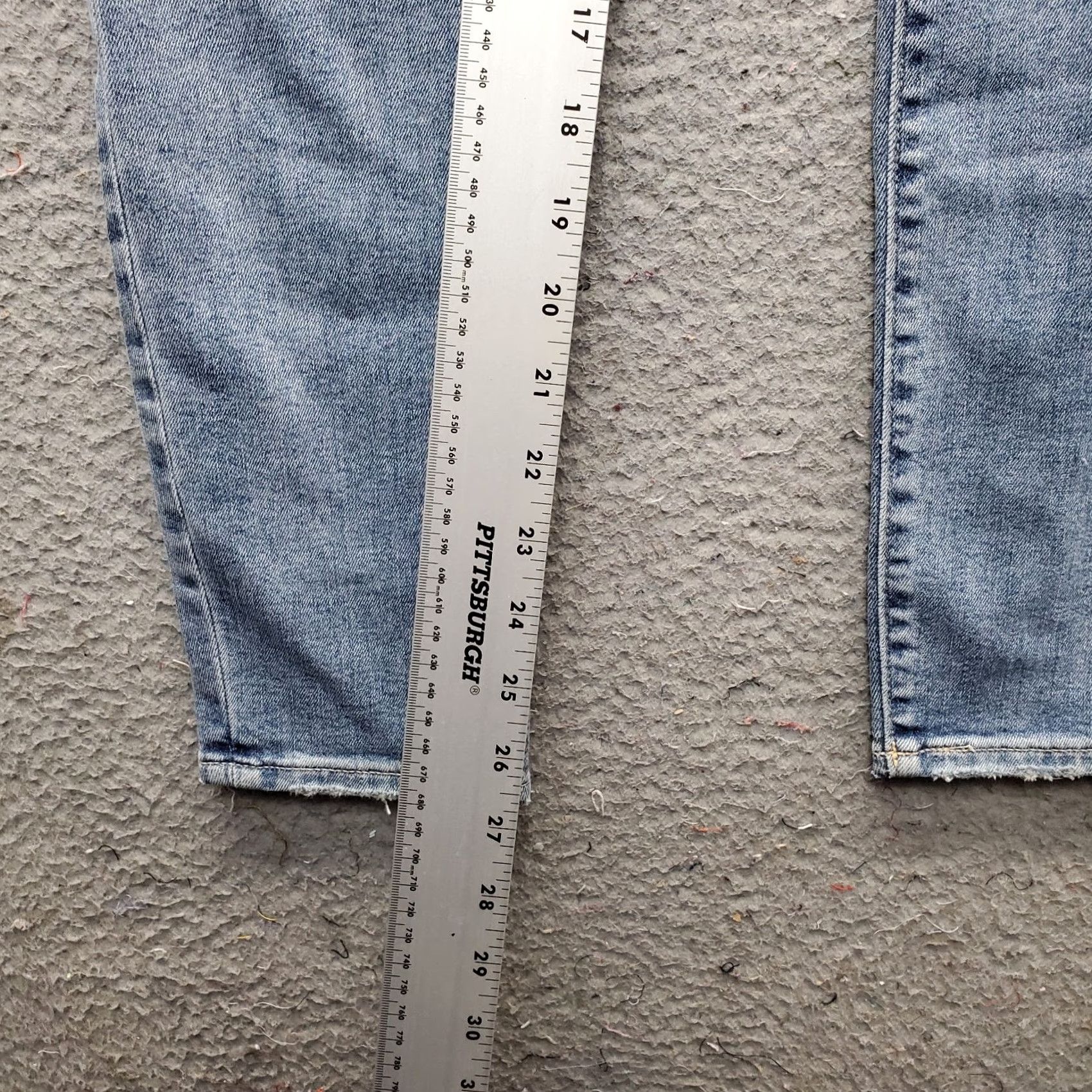Gap Gap Women 2 Jeans Blue Denim Stretch Mid Rise Skinny Regular Distressed 26/2R 5-Pocket Denim Slim Fit 1969 Product Line Gap 1969 Size 26" / US 2 / IT 38 - 4 Thumbnail