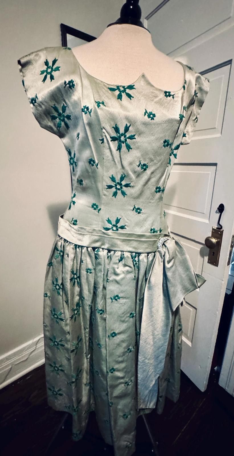 Designer Vintage 1950s Winnie-Marsh Embroidered Silk Shantung Dress Size S / US 4 / IT 40 - 2 Thumbnail