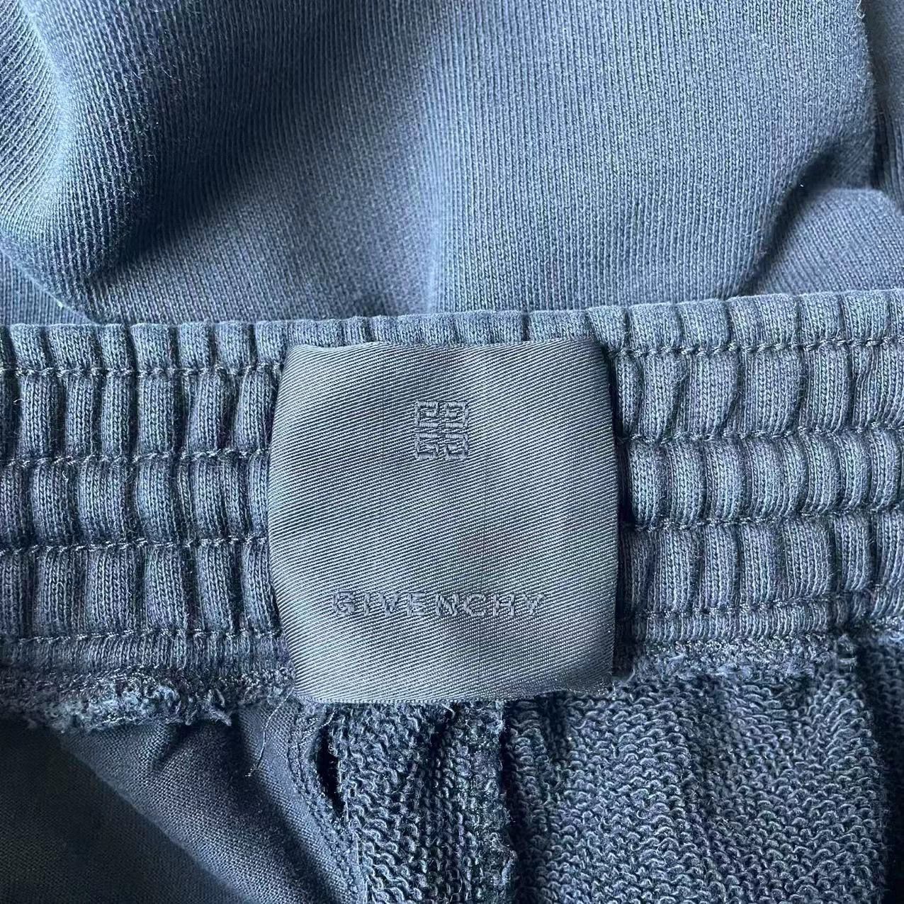 Givenchy Givenchy hug me embroidered short S 98 new Size US 29 - 8 Thumbnail