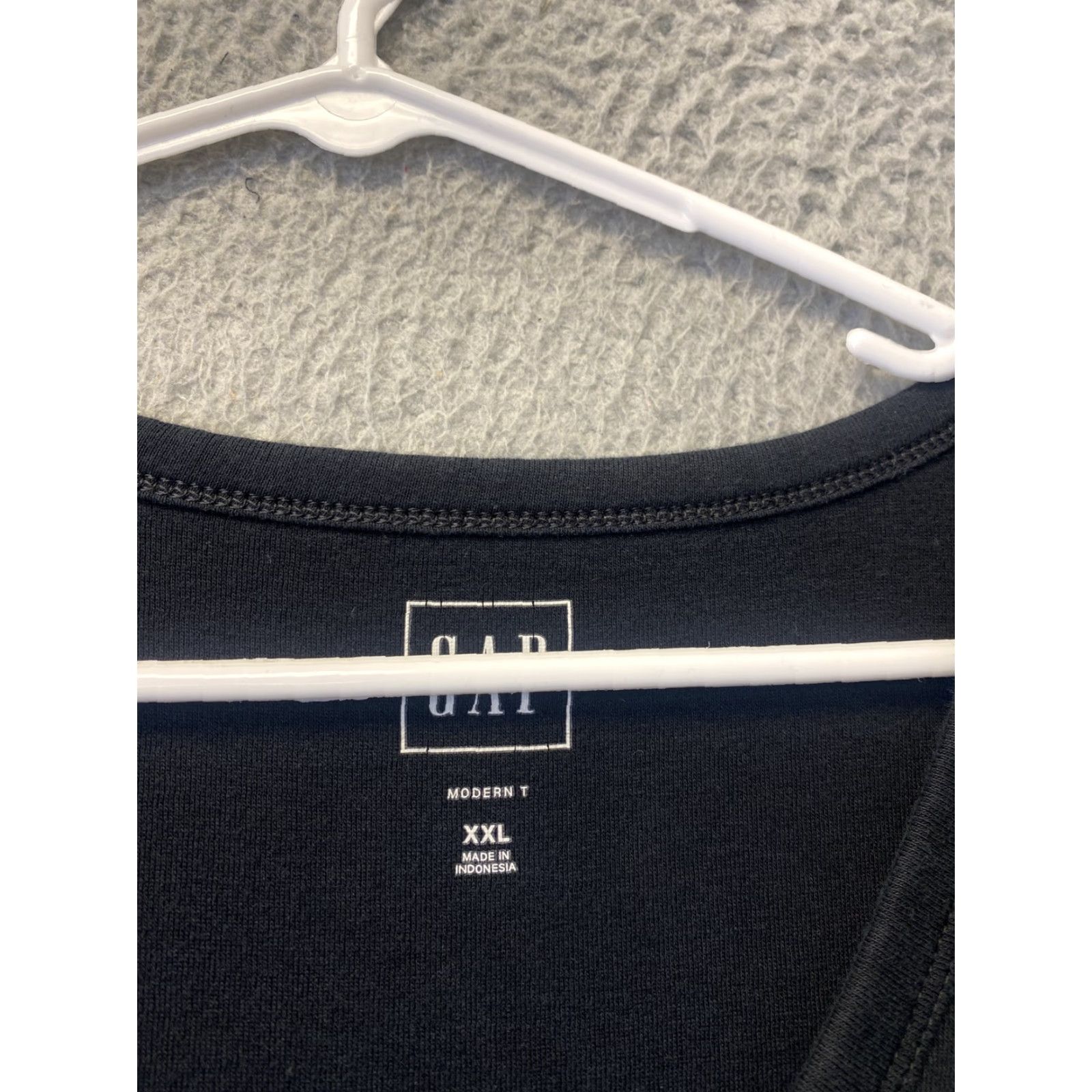 Gap Gap T Shirt Womens XXL Pullover Short Sleeve V Neck Outdoor Black /109-34 Size XXL / US 16-18 / IT 52-54 - 2 Thumbnail