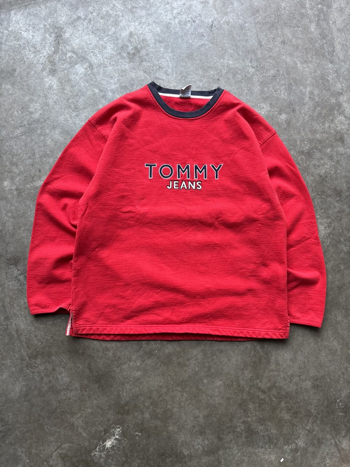 Tommy Hilfiger × Vintage Vintage 90’s/Y2K Faded Red Tommy Hilfiger Boxy Sweatshirt Size US XL / EU 56 / 4 - 2 Thumbnail