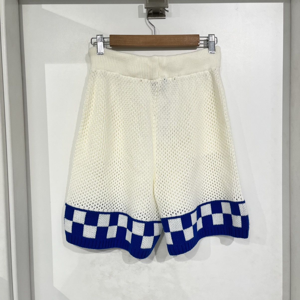 Boohoo Shorts White/Blue Size US 36 / EU 52 - 2 Thumbnail