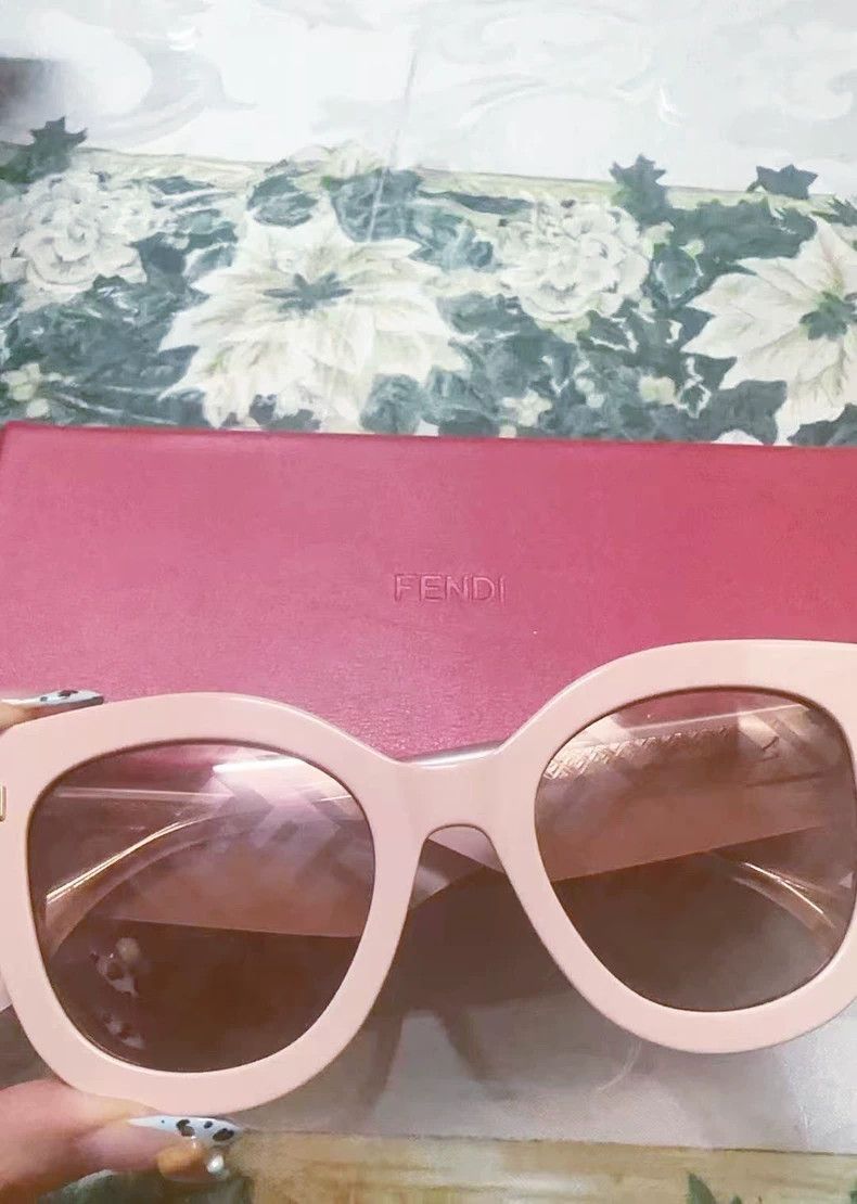 Fendi Fendi Sunglasses Size ONE SIZE - 1 Thumbnail