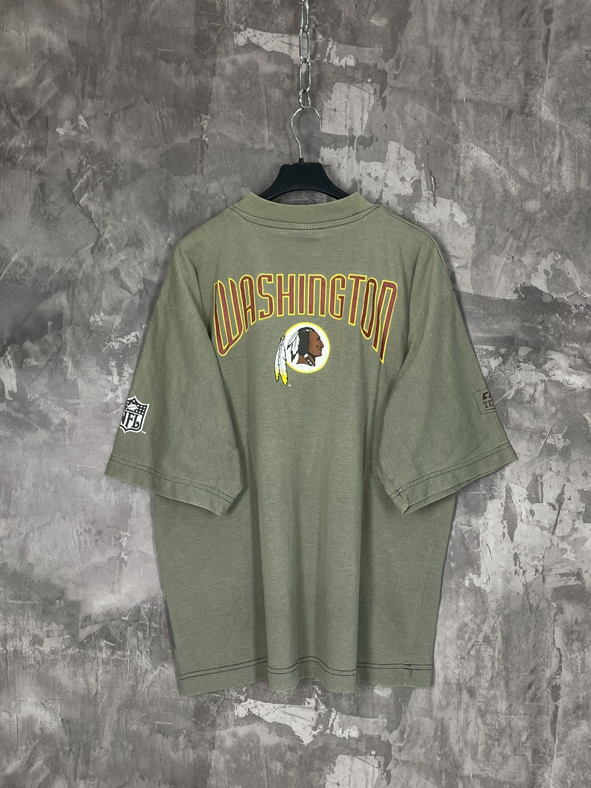 NFL × Vintage VINTAGE 1990s WASHINGTON REDSKINS NFL FOOTBALL T SHIRT Size US L / EU 52-54 / 3 - 8 Thumbnail