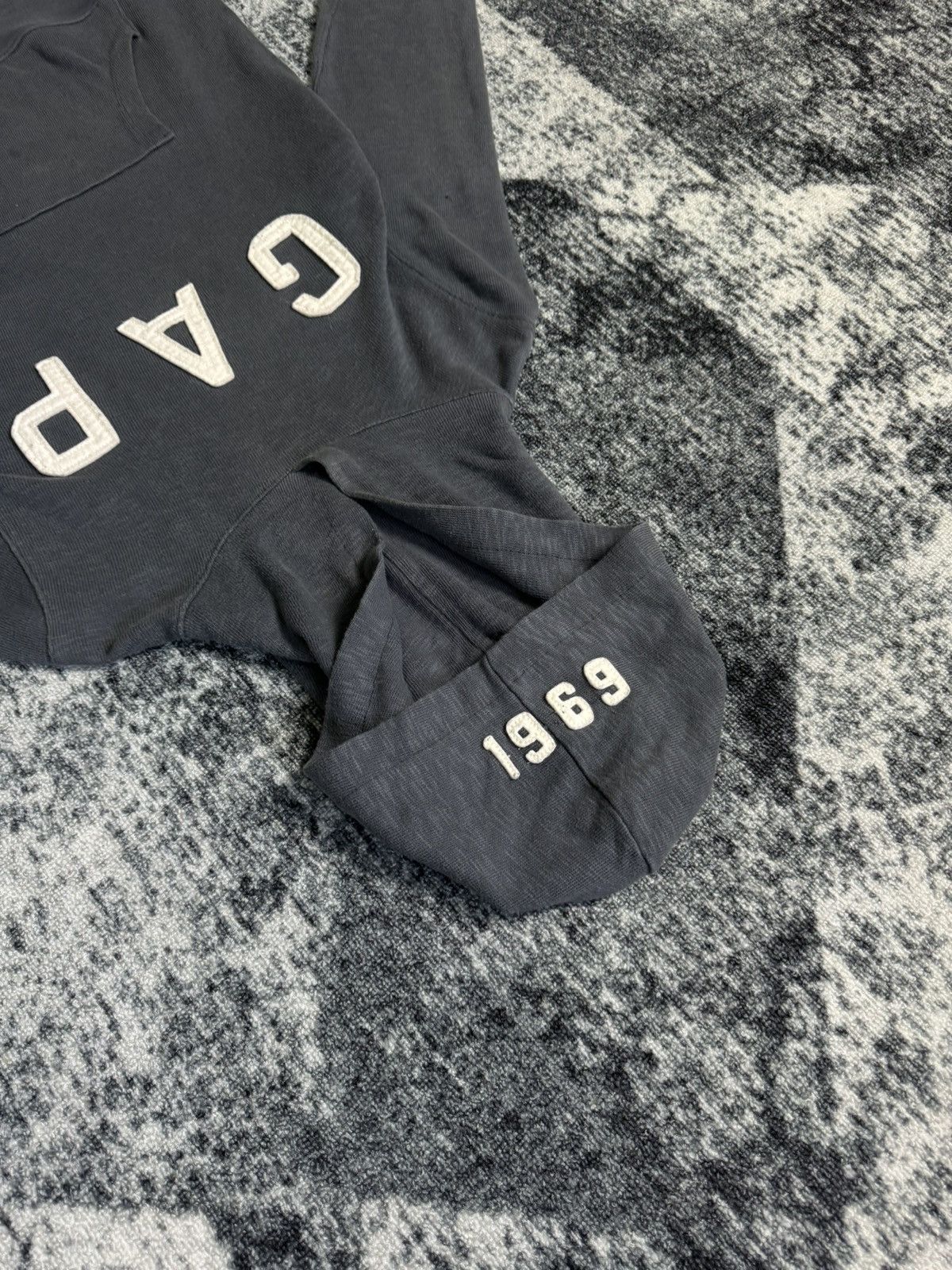 Gap Vintage Gap 1969 Hoodie Big Logo Embroidered Pocket Pullover Size US S / EU 44-46 / 1 - 3 Thumbnail