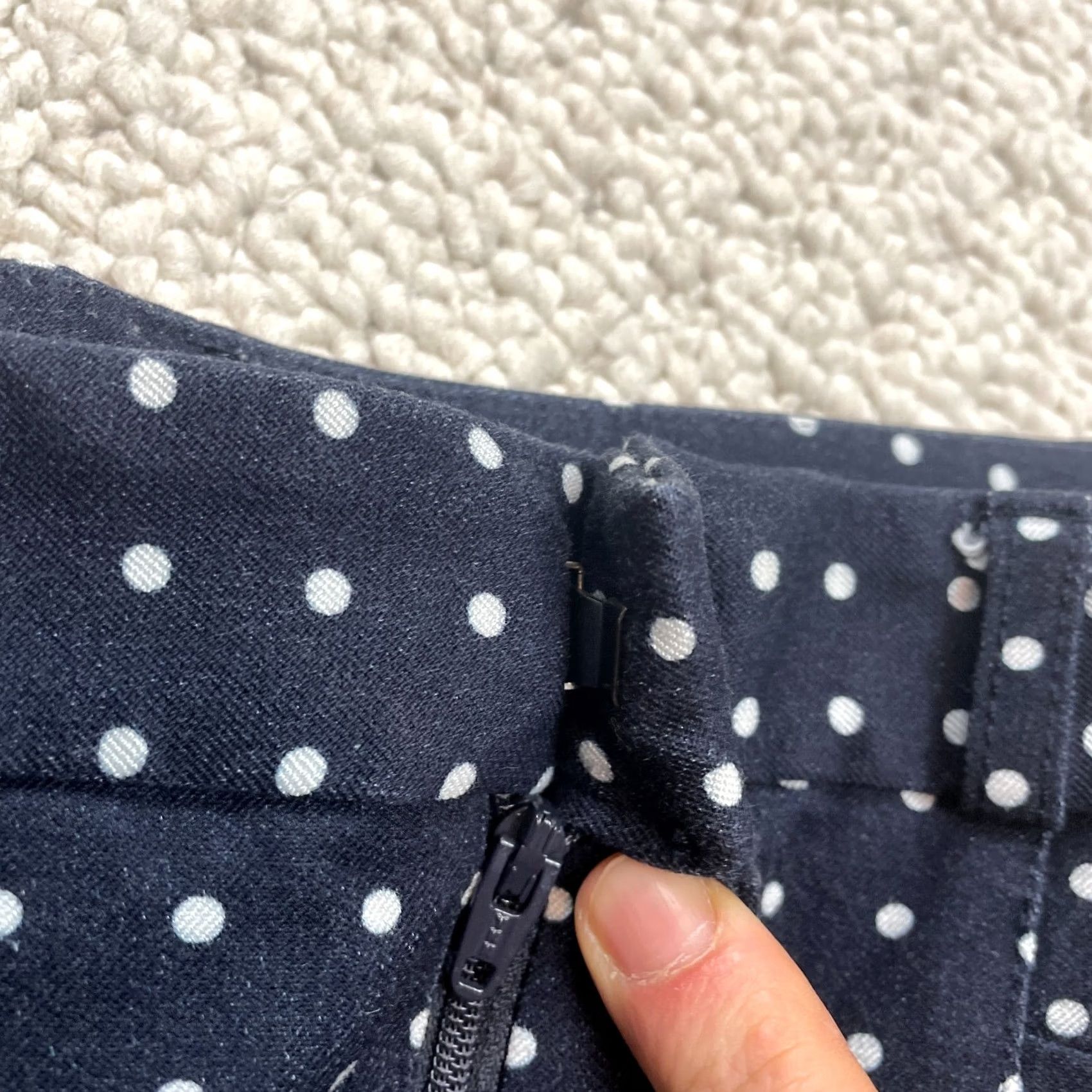 Banana Republic Banana Republic Sloan Pants Womens 0 Petite Navy Blue Polka Dot Ankle 28x25 Pants Girls? Size 28" / US 6 / IT 42 - 6 Thumbnail