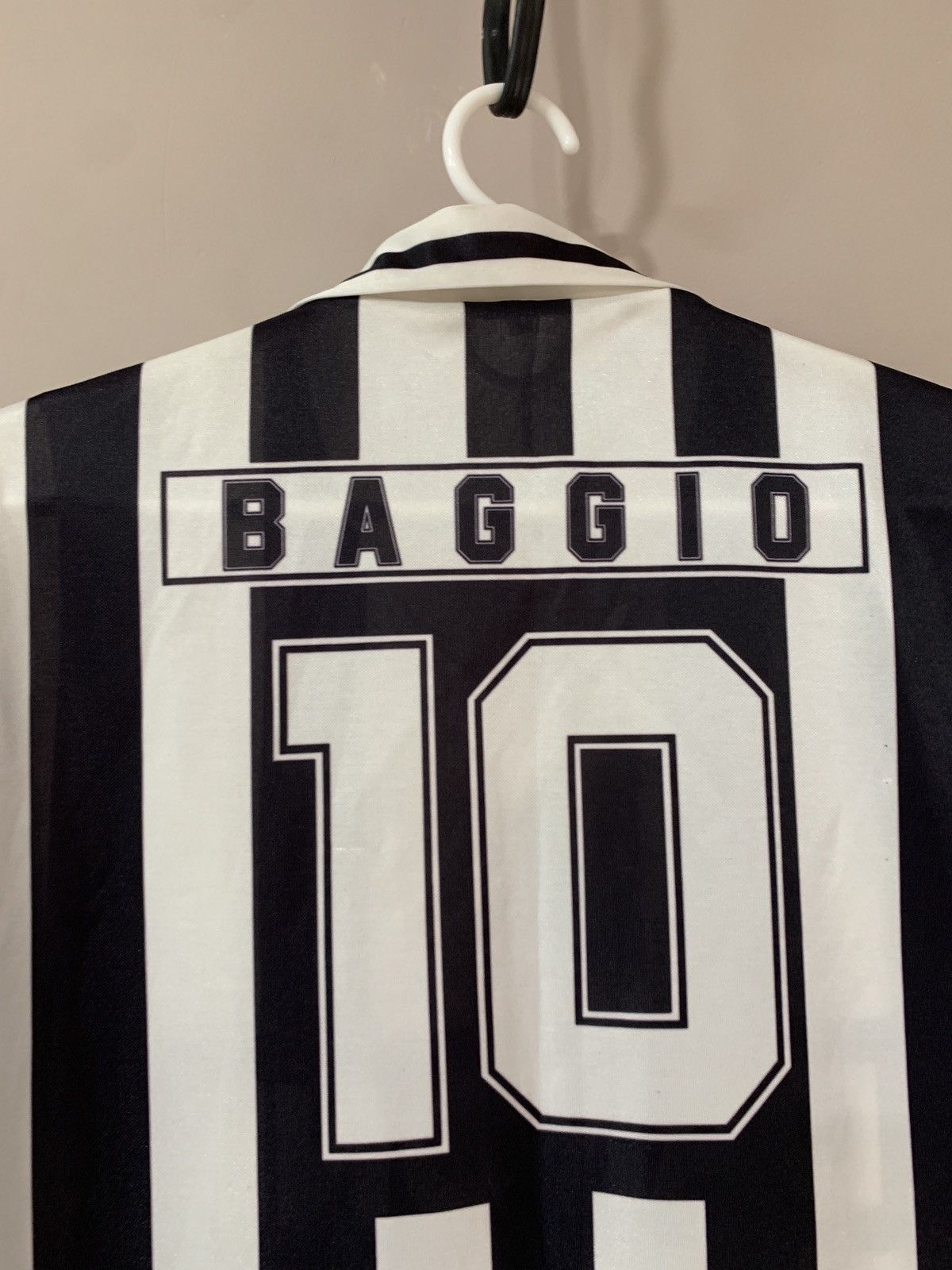 Vintage Juventus Vintage Football Shirt Retro Soccer BAGGIO #10 Size US S / EU 44-46 / 1 - 6 Thumbnail
