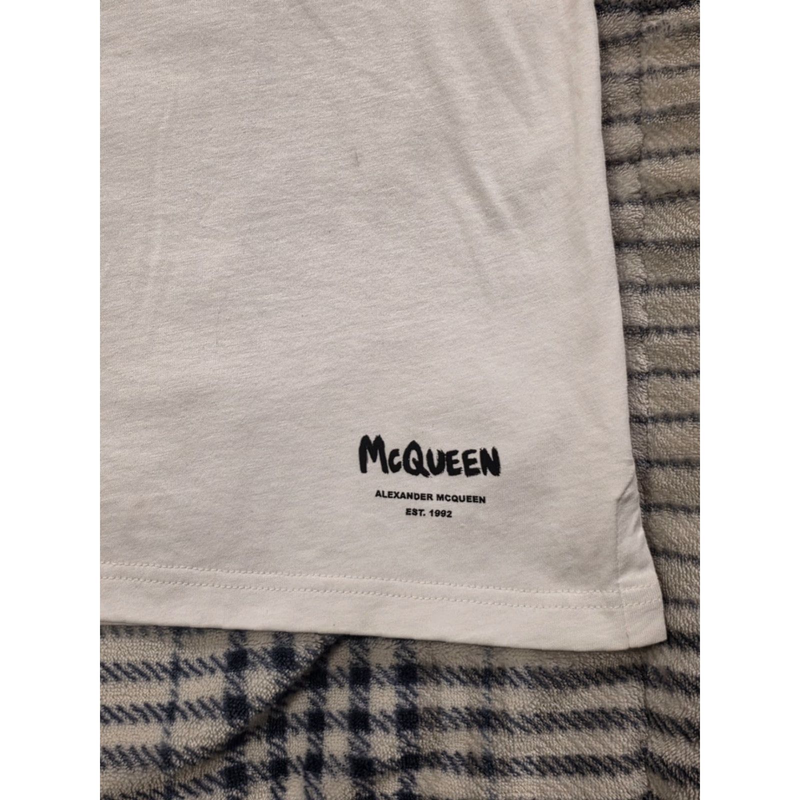 Alexander McQueen Alexander McQueen Spray Paint Stencil Skull T Shirt White Men's XL Size US XL / EU 56 / 4 - 4 Thumbnail