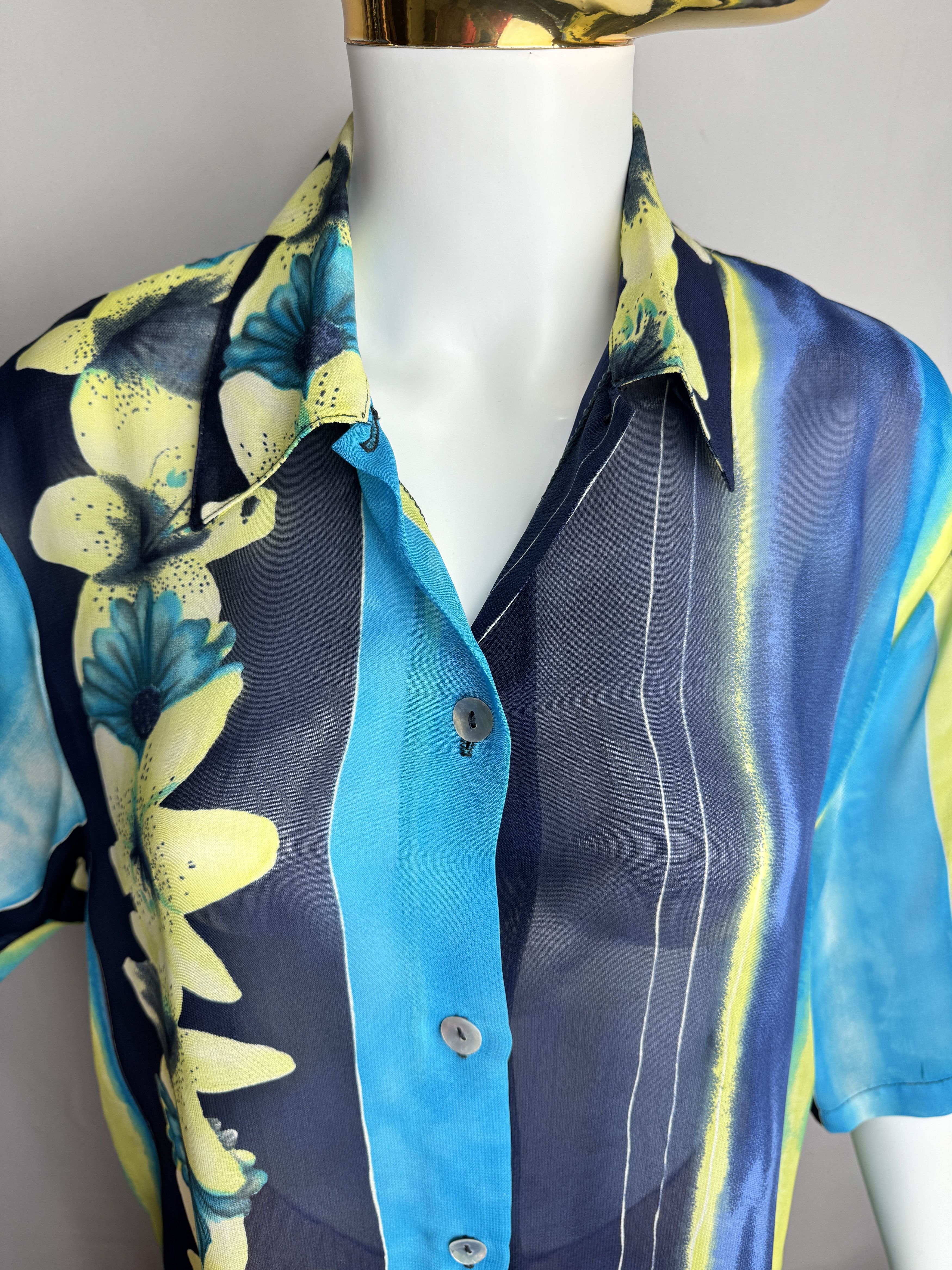 Other × Vintage Vintage women’s floral print blouse, made in France Size L / US 10 / IT 46 - 2 Thumbnail