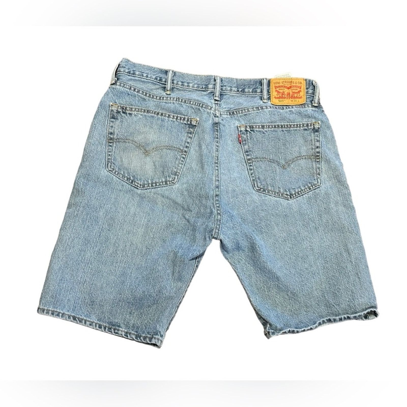 Levi's Levi’s 505 Denim Jean Jhorts/ Shorts Size 38 with 10” Inseam Size US 38 / EU 54 - 2 Thumbnail