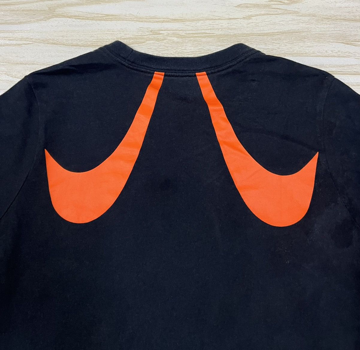 Nike Nike Orange Swoosh Black T-shirt Size US S / EU 44-46 / 1 - 5 Thumbnail