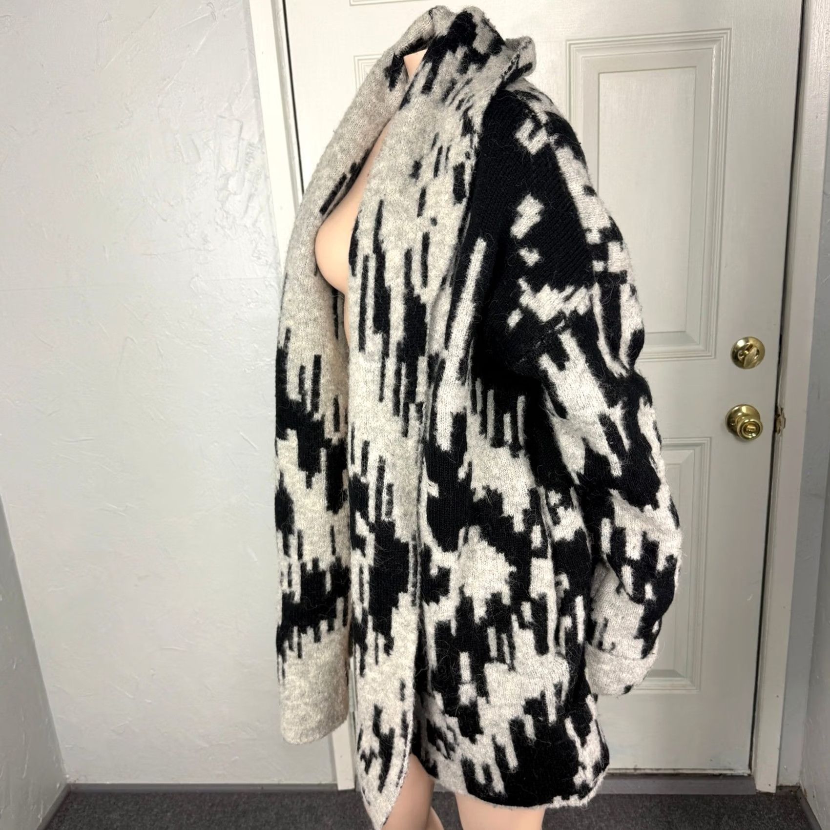 Vintage VINTAGE Sundance Women's Tanya Sweater Cardigan L Black V-Neck Knit Geometric Bohemian Casual Winter Fall Spring Summer 4? Size L / US 10 / IT 46 - 3 Thumbnail