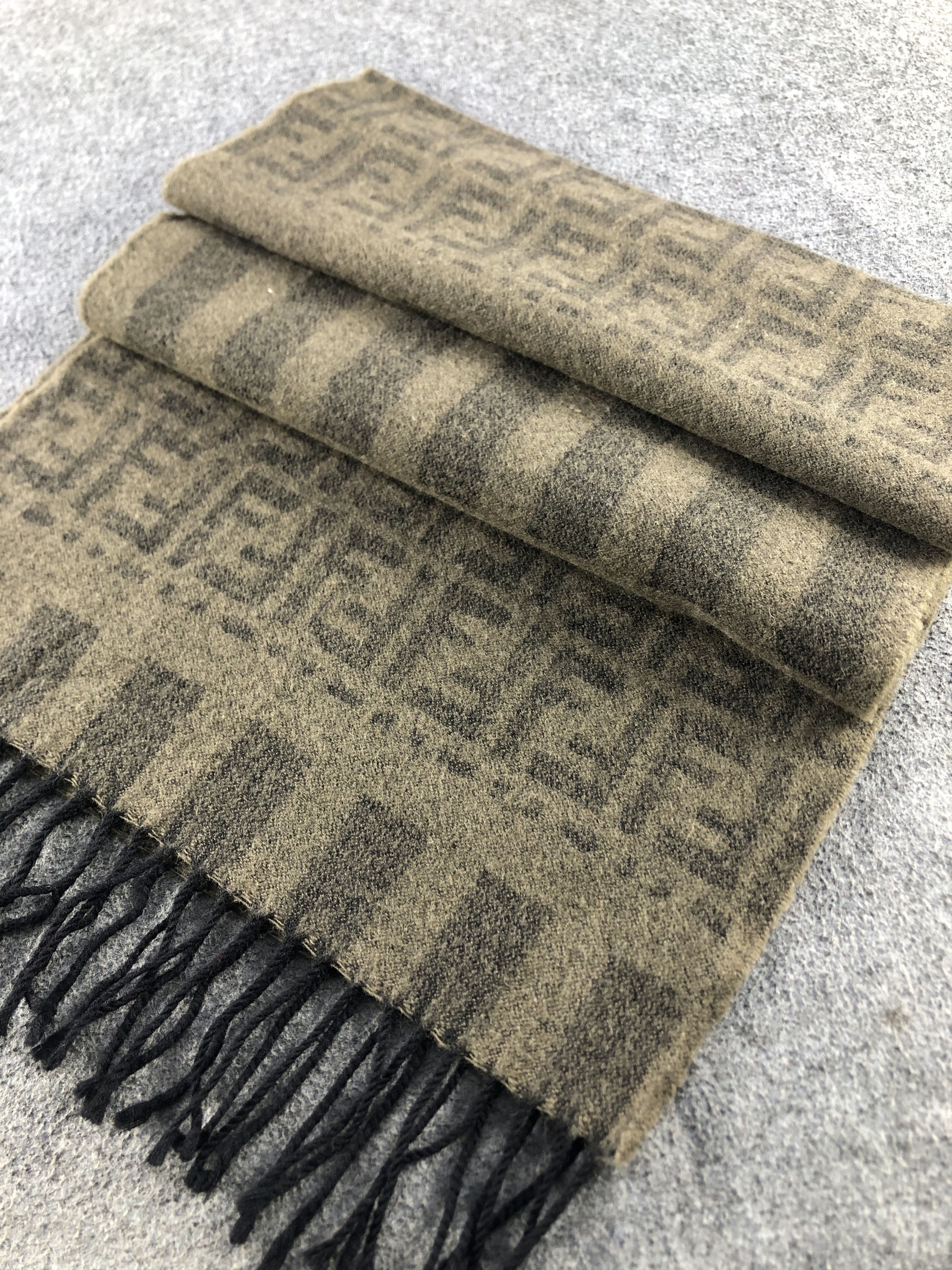 Fendi Fendi Wool Scarf / Muffler / Neckwear P865 Size ONE SIZE - 3 Thumbnail
