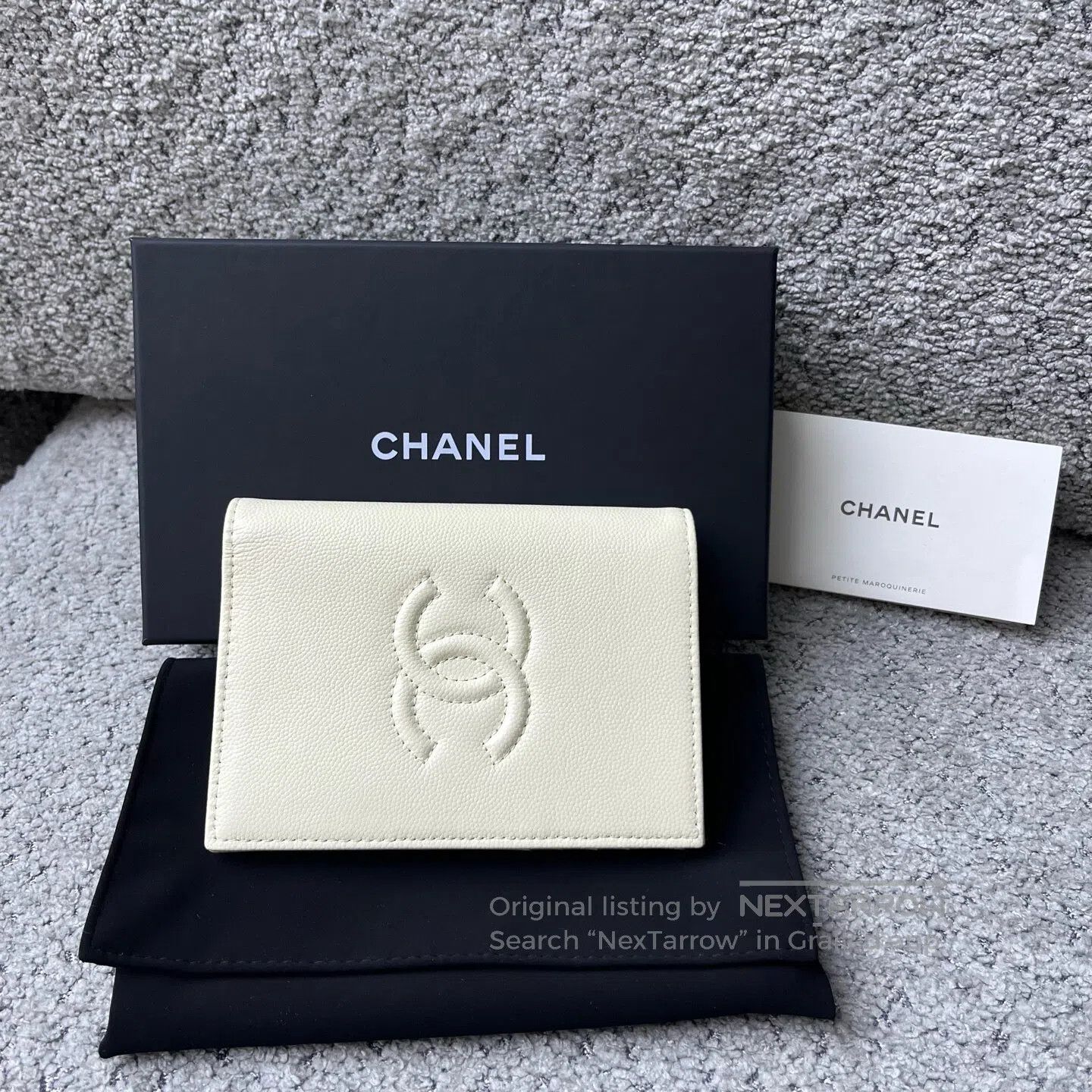 Chanel Chanel Letter-shaped patterned embossed leather passport c Size ONE SIZE - 1 Thumbnail