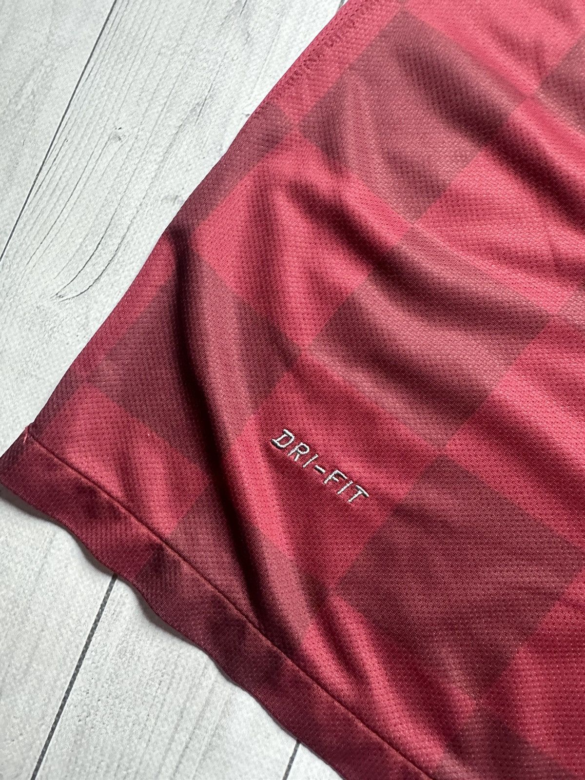 Nike × Vintage Vintage Nike Aston villa soccer jersey size XL red Size US XL / EU 56 / 4 - 3 Thumbnail