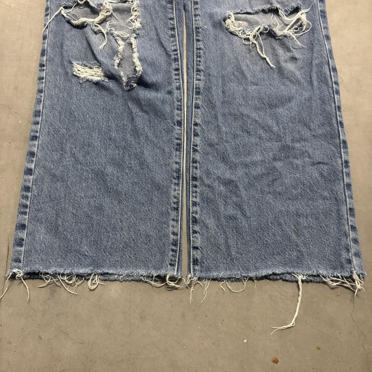 Vintage Crazy Vintage Y2K/2000s Super Baggy Wideleg Skater Medium Wash Denim Jeans with a built in belt! Size US 27 - 3 Thumbnail
