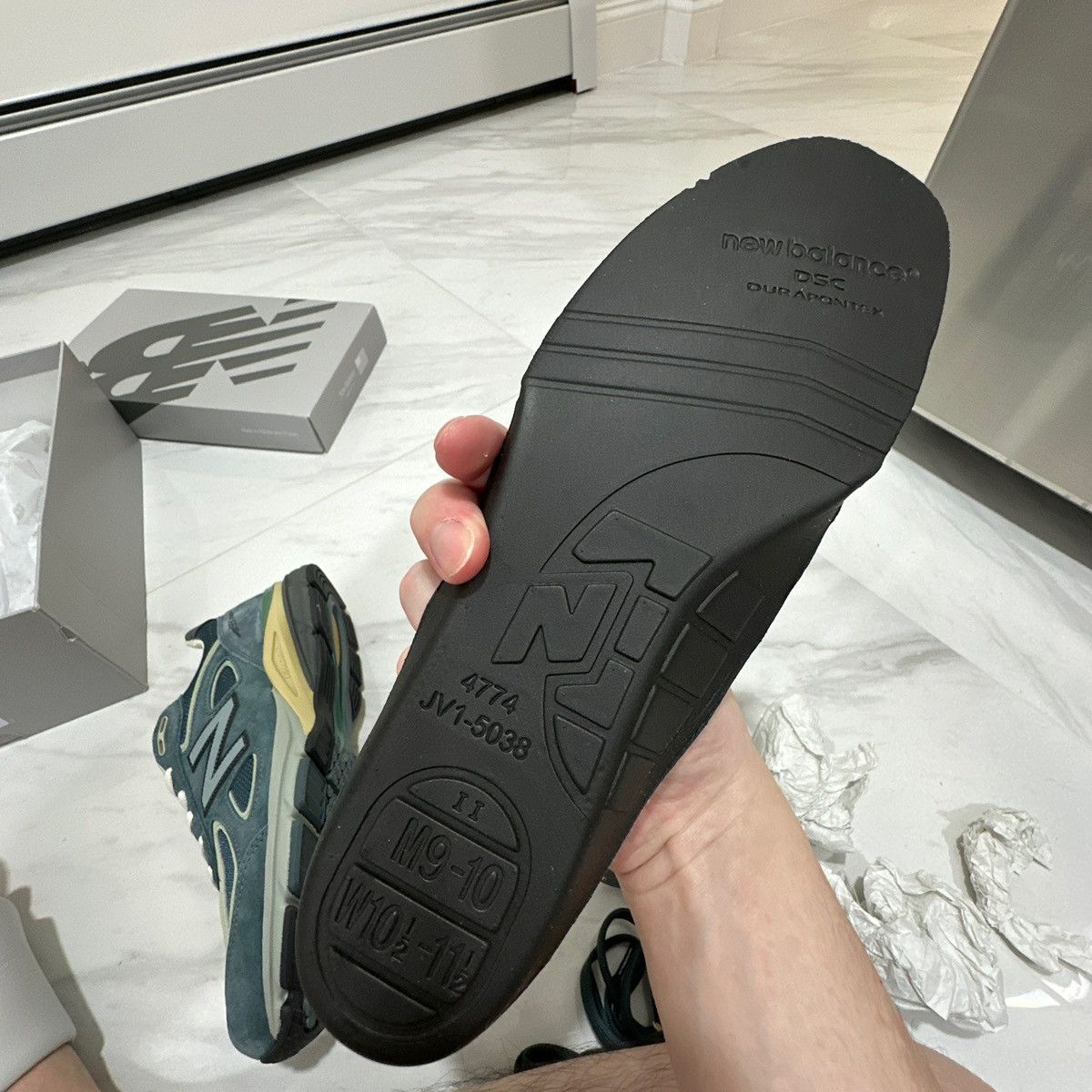 Auralee × New Balance New balance 990v4 x auralee Size US 10 / EU 43 - 7 Thumbnail
