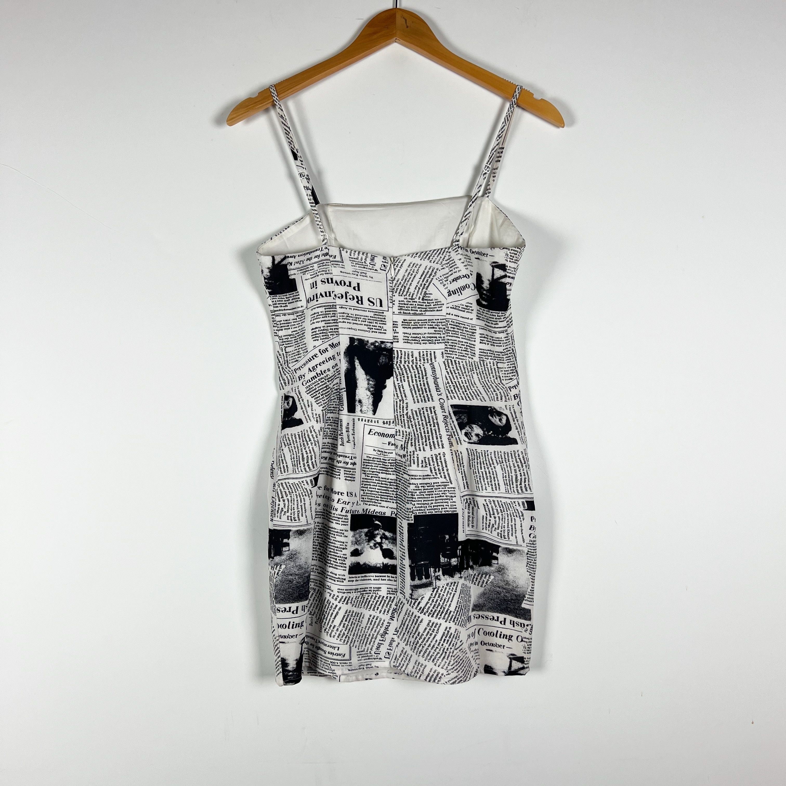 superdown Superdown Letizia Newspaper Graphic Print Size S / US 4 / IT 40 - 4 Thumbnail