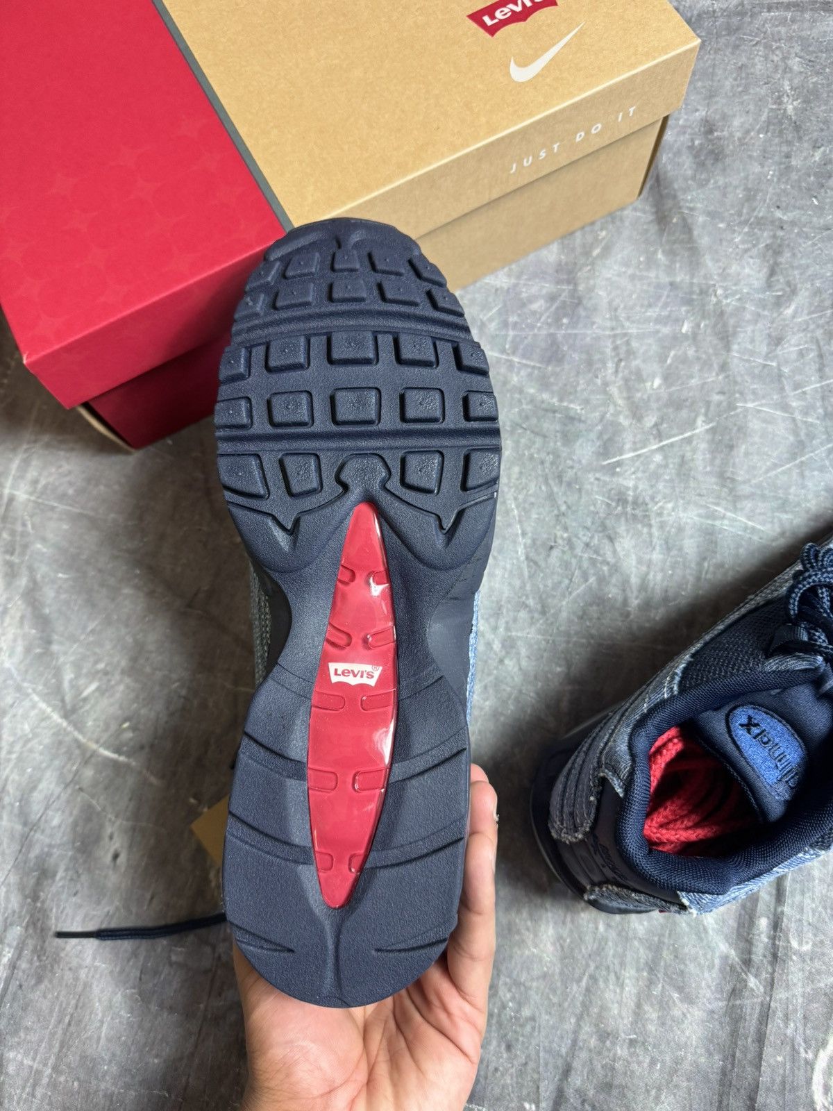 Levi's × Nike Levis x Nike Air Max 95 Size 12 Size US 12 / EU 45 - 7 Thumbnail