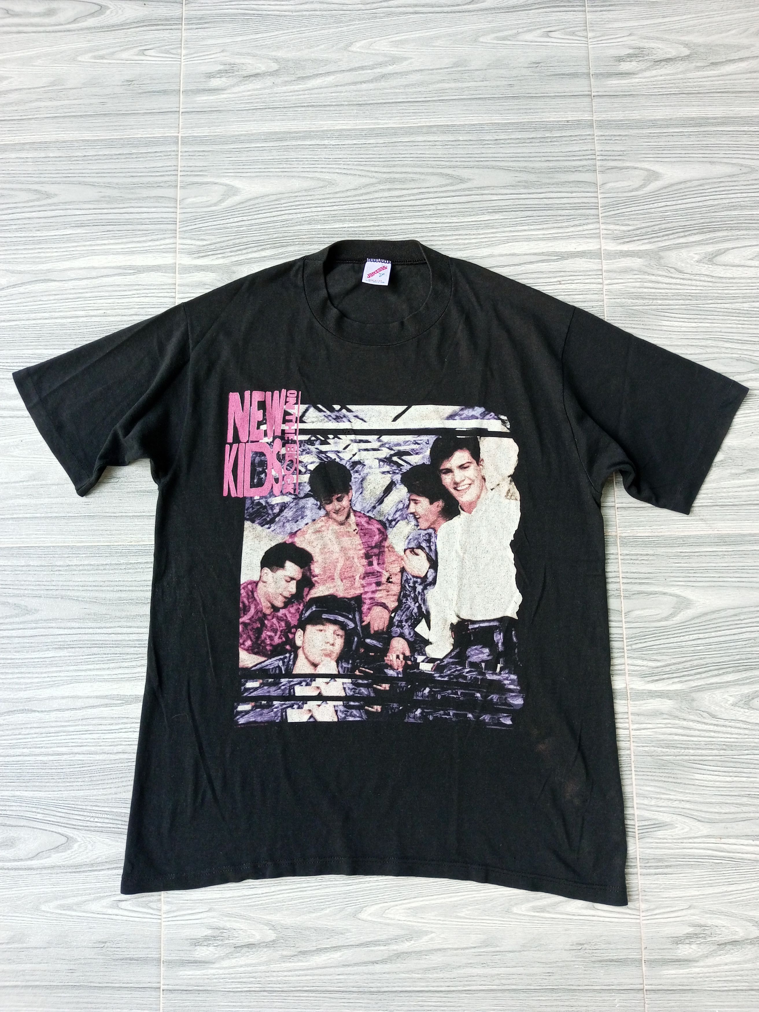Band Tees Vintage 90s New Kids On The Block Magic Summer tour Size US L / EU 52-54 / 3 - 1 Thumbnail