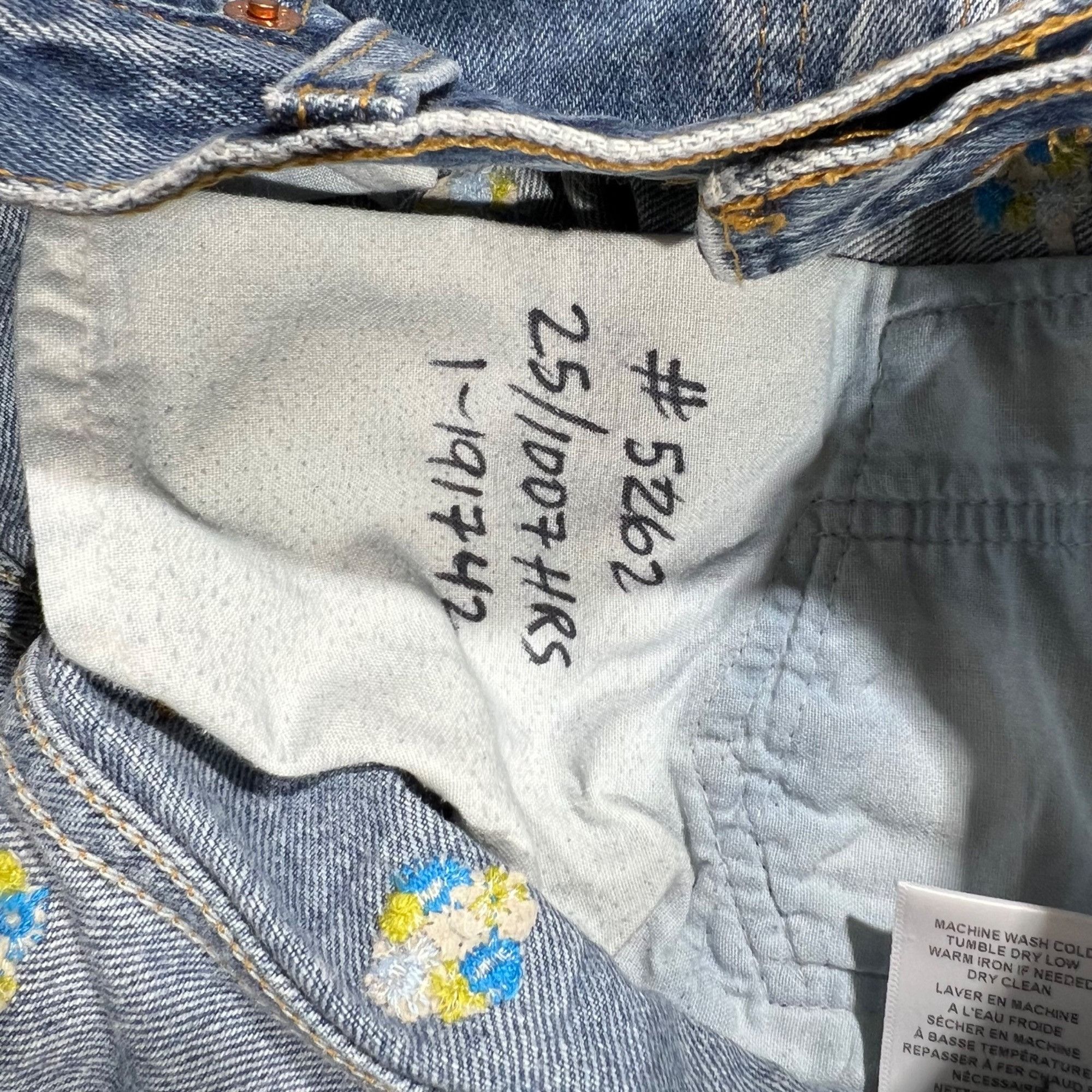 Levi's × RE/DONE NWT RE/DONE x LEVI'S FLORAL SHORTS SZ 25 Size 25" / US 0 / IT 36 - 5 Thumbnail