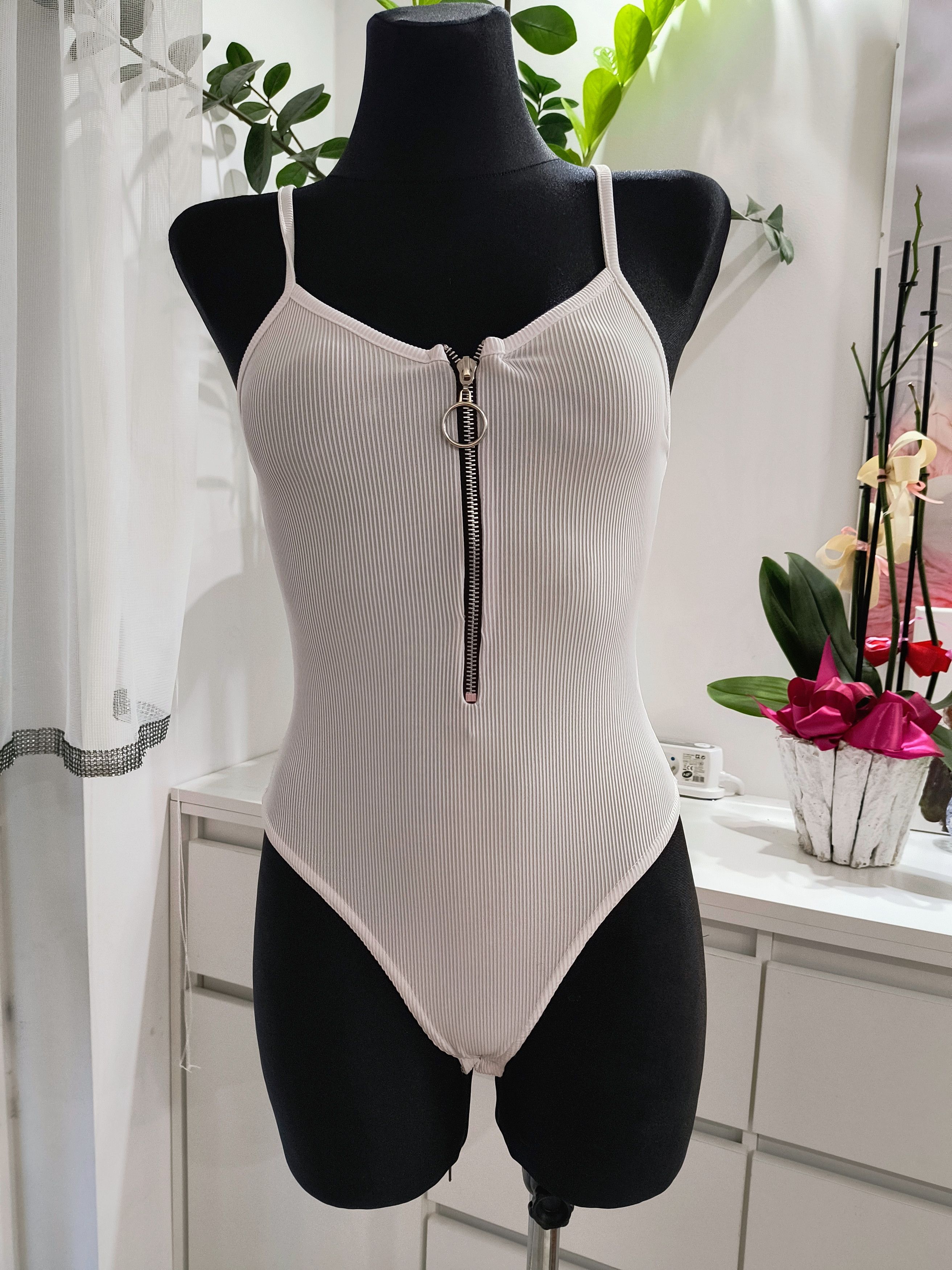 PrettyLittleThing White bodysuit S/36/8·PrettyLittleThing Size S / US 4 / IT 40 - 1 Thumbnail