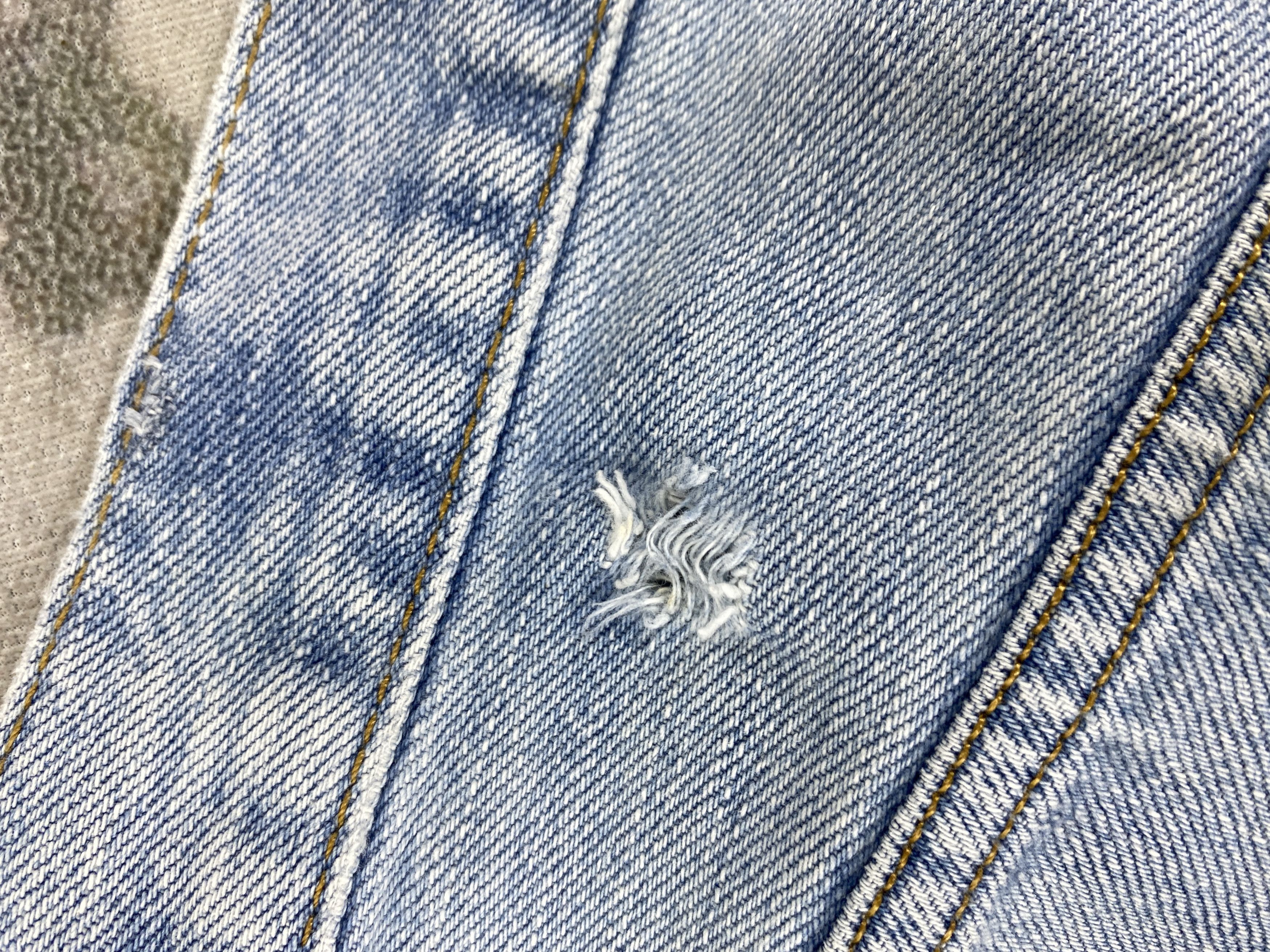 Levi's Light Wash Vintage Levi's 550 Denim 37 x 28.5 -JN709 Size US 37 - 15 Thumbnail