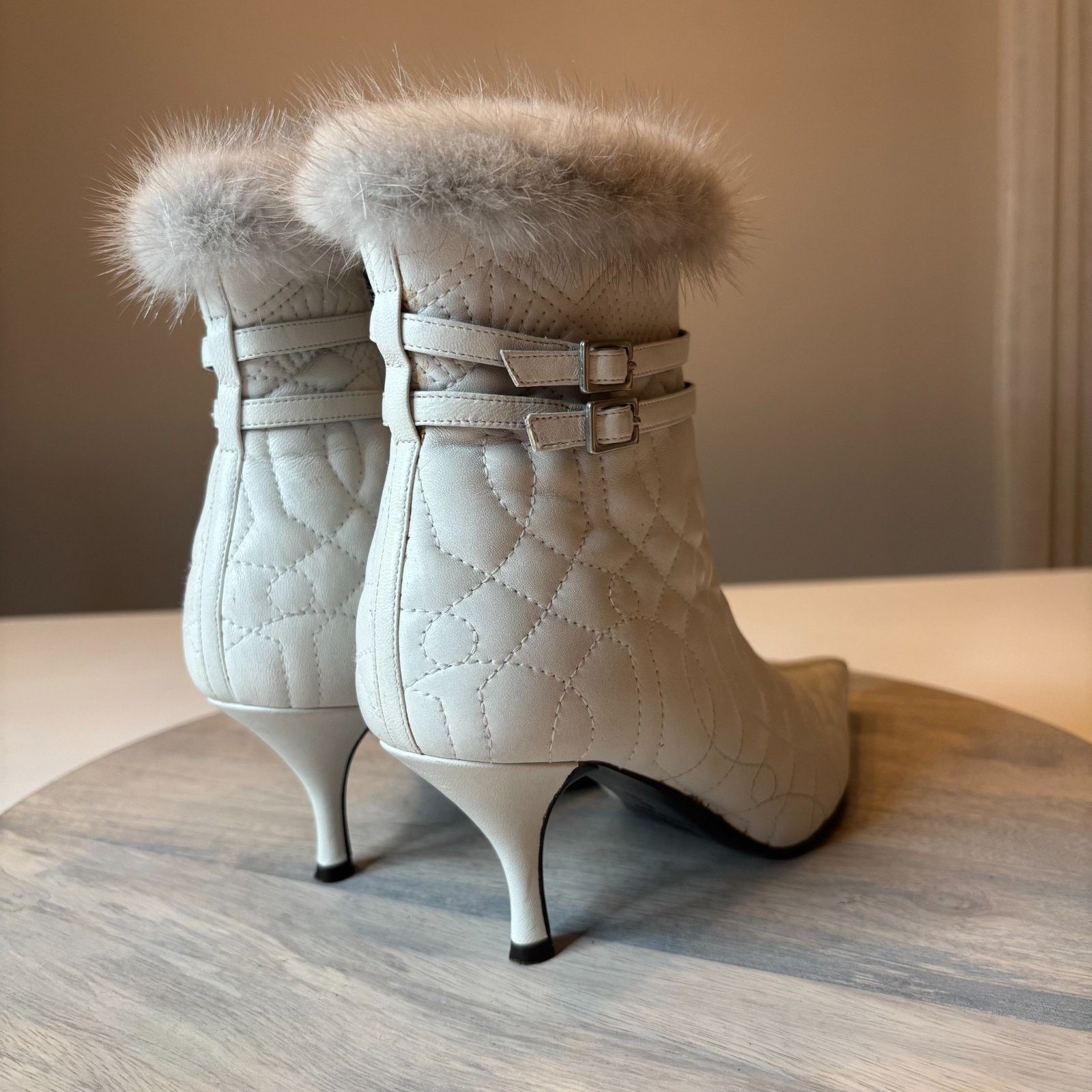 Donald Pliner Donald Pliner White Quilted Leather Rusha Booties Size 6 M Size US 6 / IT 36 - 7 Thumbnail