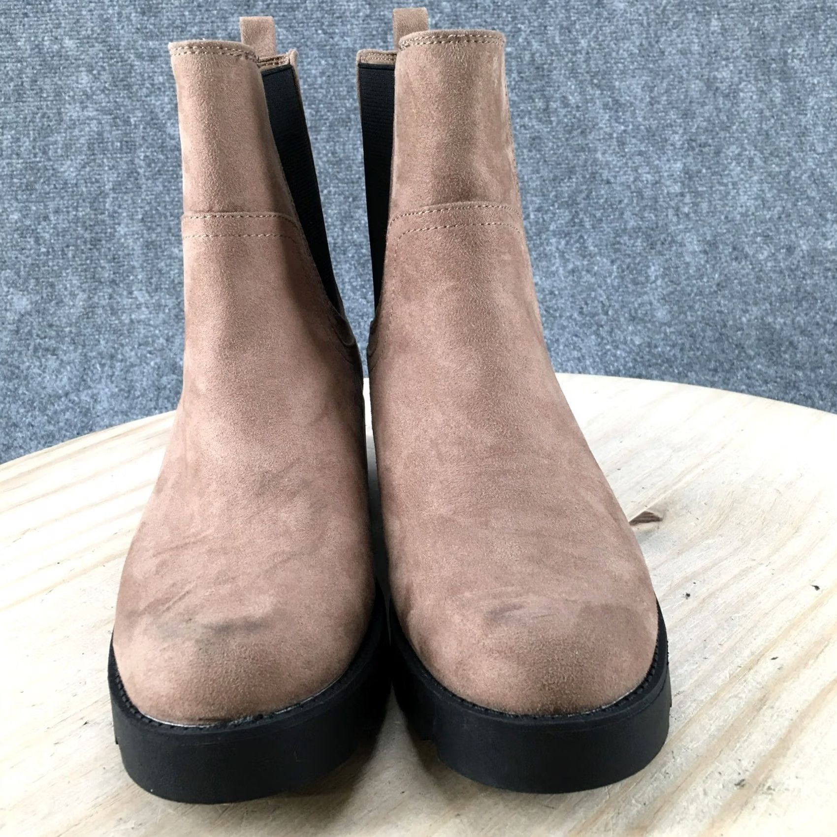 Old Navy Old Navy Boots Womens 8 Chelsea Booties Beige Faux Suede Pull On Block Heels Boots Size US 8 / IT 38 - 4 Thumbnail