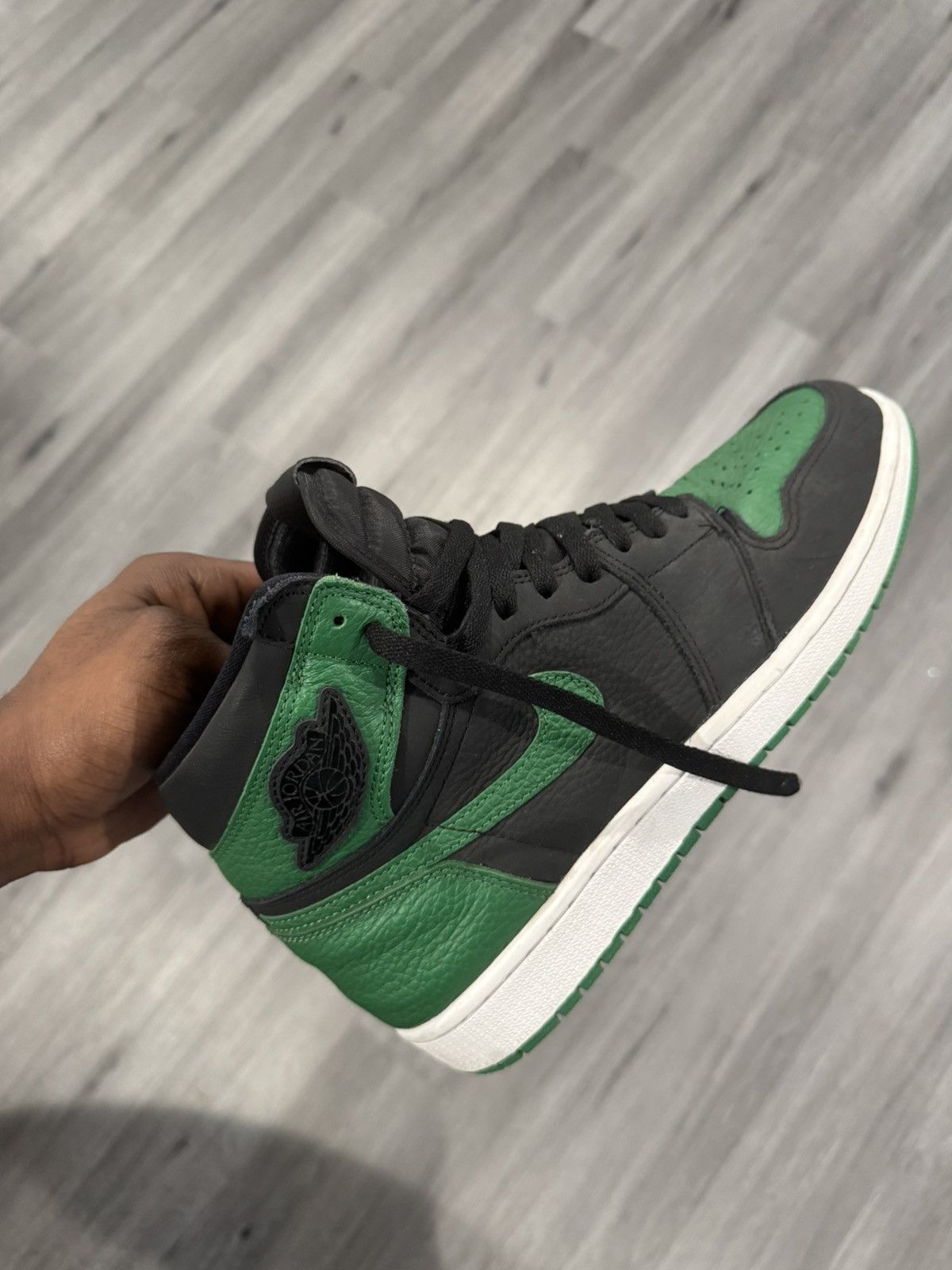 Jordan Brand JORDAN 1 RETRO HIGH OG 'PINE GREEN 2.0' Size US 9.5 / EU 42-43 - 2 Thumbnail