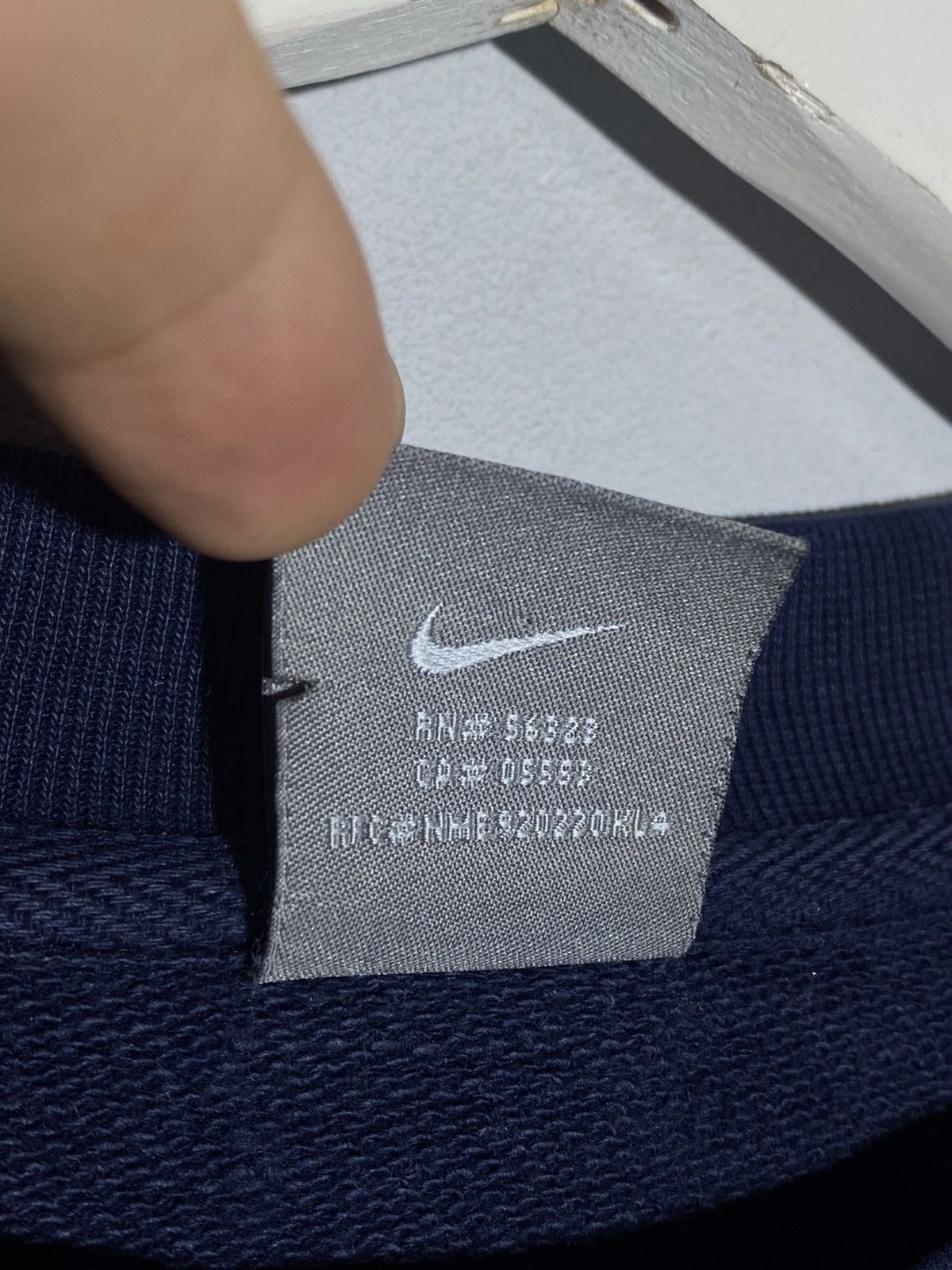 Nike 🔥 Vintage Nike Y2k Swoosh Logo Boxy Sweatshirt Navy Blue Size US M / EU 48-50 / 2 - 11 Thumbnail
