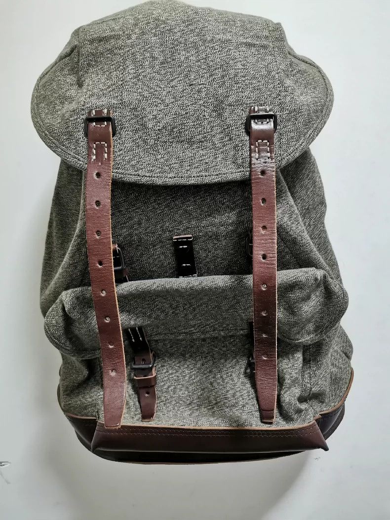NIGEL CABOURN｜SHOULDER BAGS (MAGAZINE BAG SWISS ARMY (8 Nigel Cabourn Swiss Army Rucksack in Dark Green | REVERSIBLE