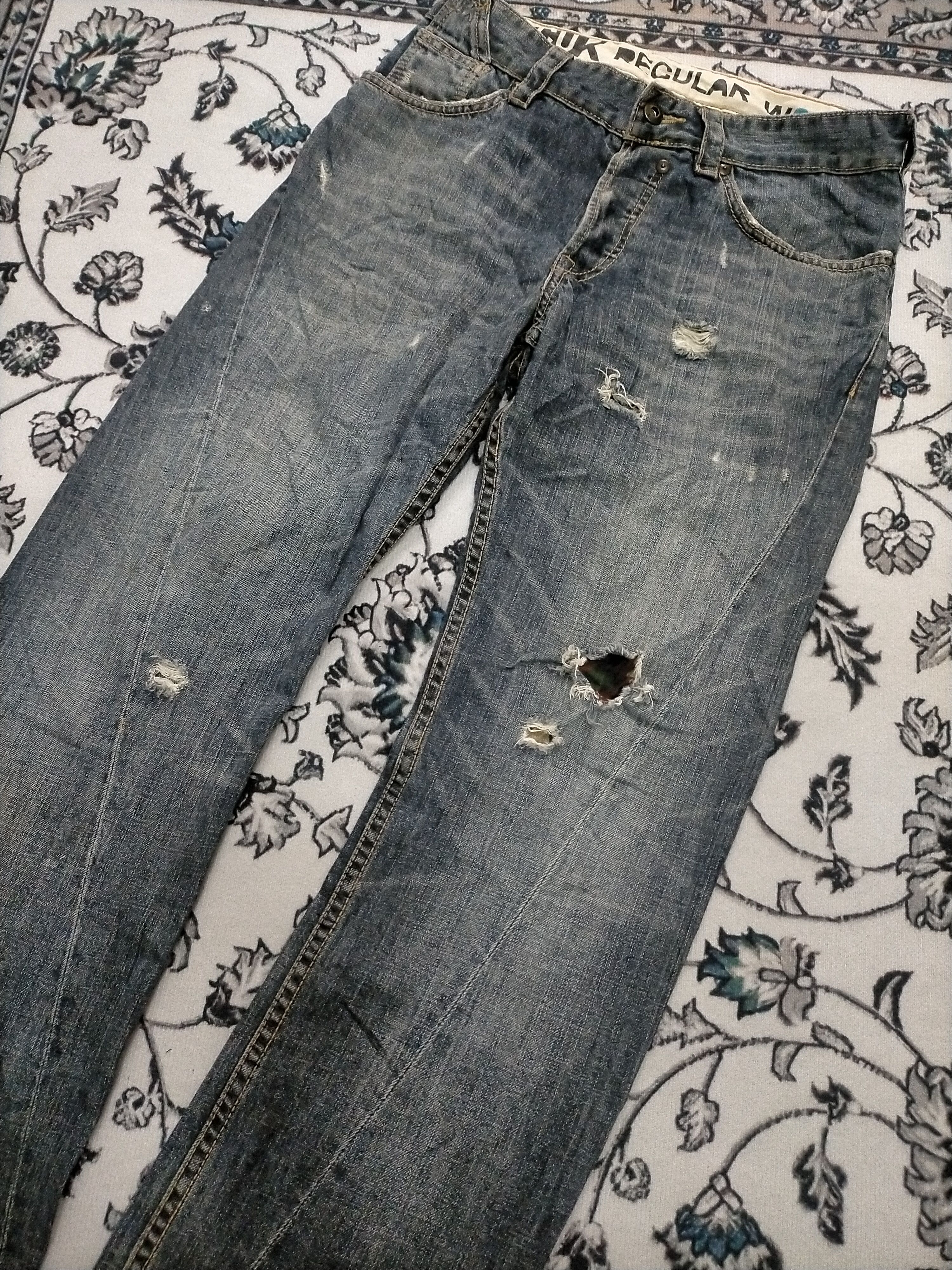 FCUK 🔥Rare🔥Fcuk Buckle Back Distressed Ripped Jeans Size US 30 / EU 46 - 5 Thumbnail