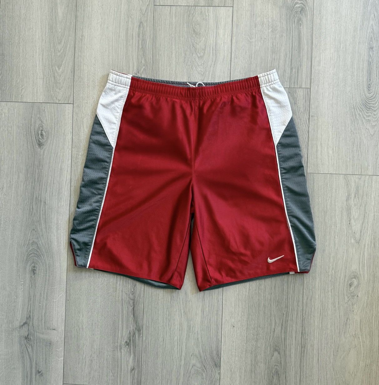 Nike Mid 00s Nike “Hoops” Reversible Red & Gray Basketball Shorts Size US 36 / EU 52 - 1 Thumbnail
