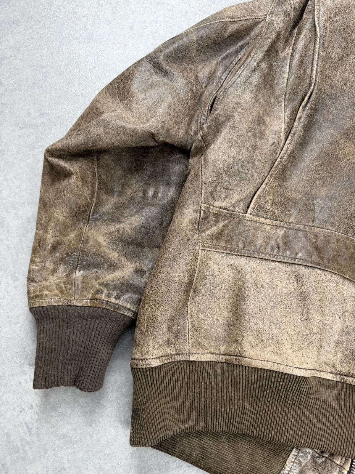 Vintage Vintage Traders A-2 Distressed Leather Flight Jacket Size 54 Size US L / EU 52-54 / 3 - 19 Thumbnail