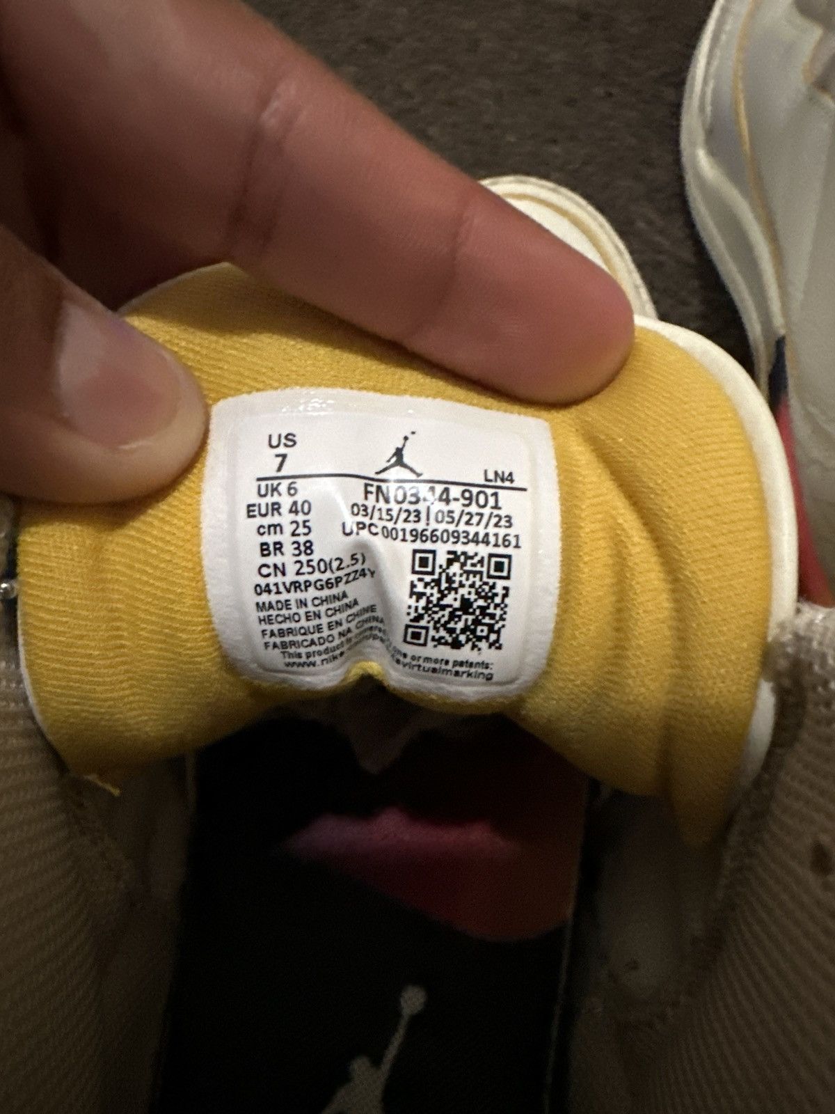 Jordan Brand Air Jordan 3, J balvin Size US 7 / EU 40 - 3 Thumbnail
