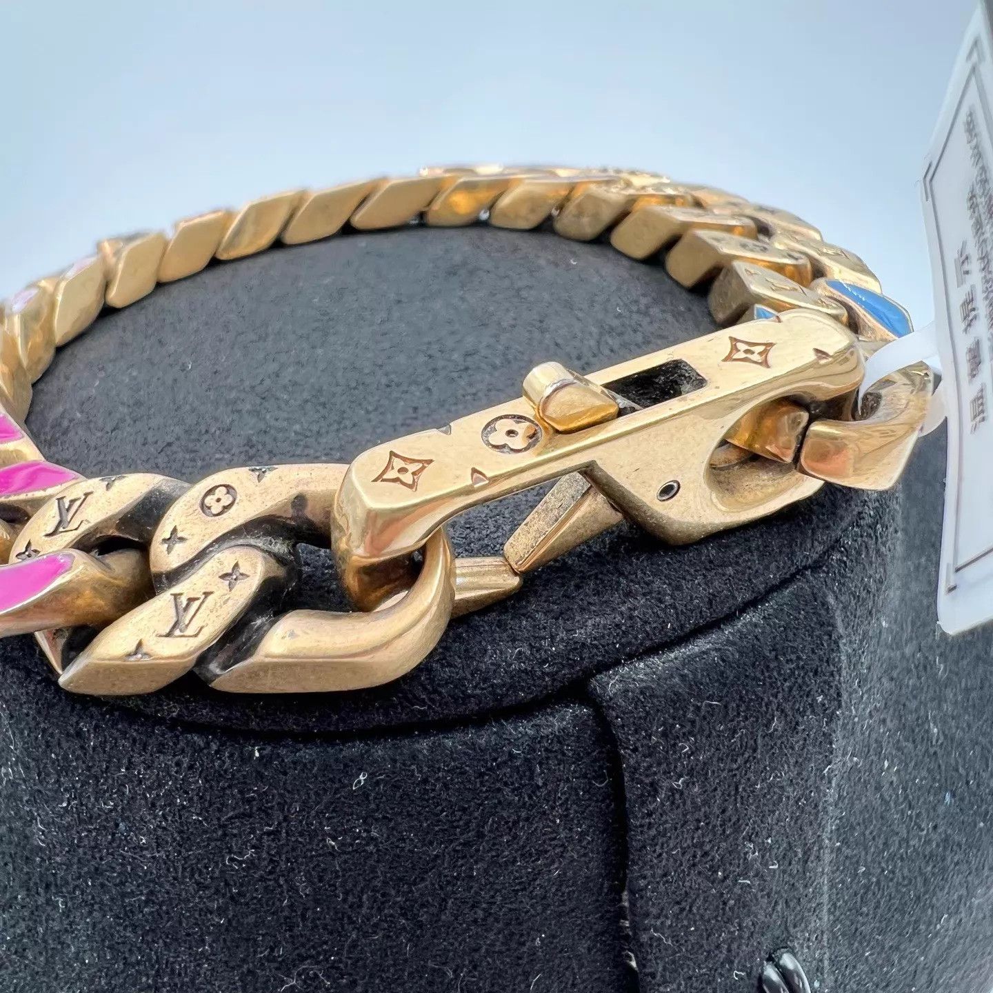 Louis Vuitton LV Enamel Gradient Cuban Link Bracelet M Size ONE SIZE - 3 Thumbnail