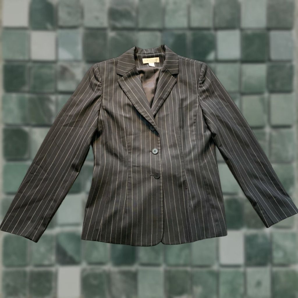 Vintage Petite Sophisticate Button-Up Shirt Black Pinstripe Stretch 6 Women Long Sleeve Scoop Neck Professional Business Size M / US 6-8 / IT 42-44 - 1 Thumbnail