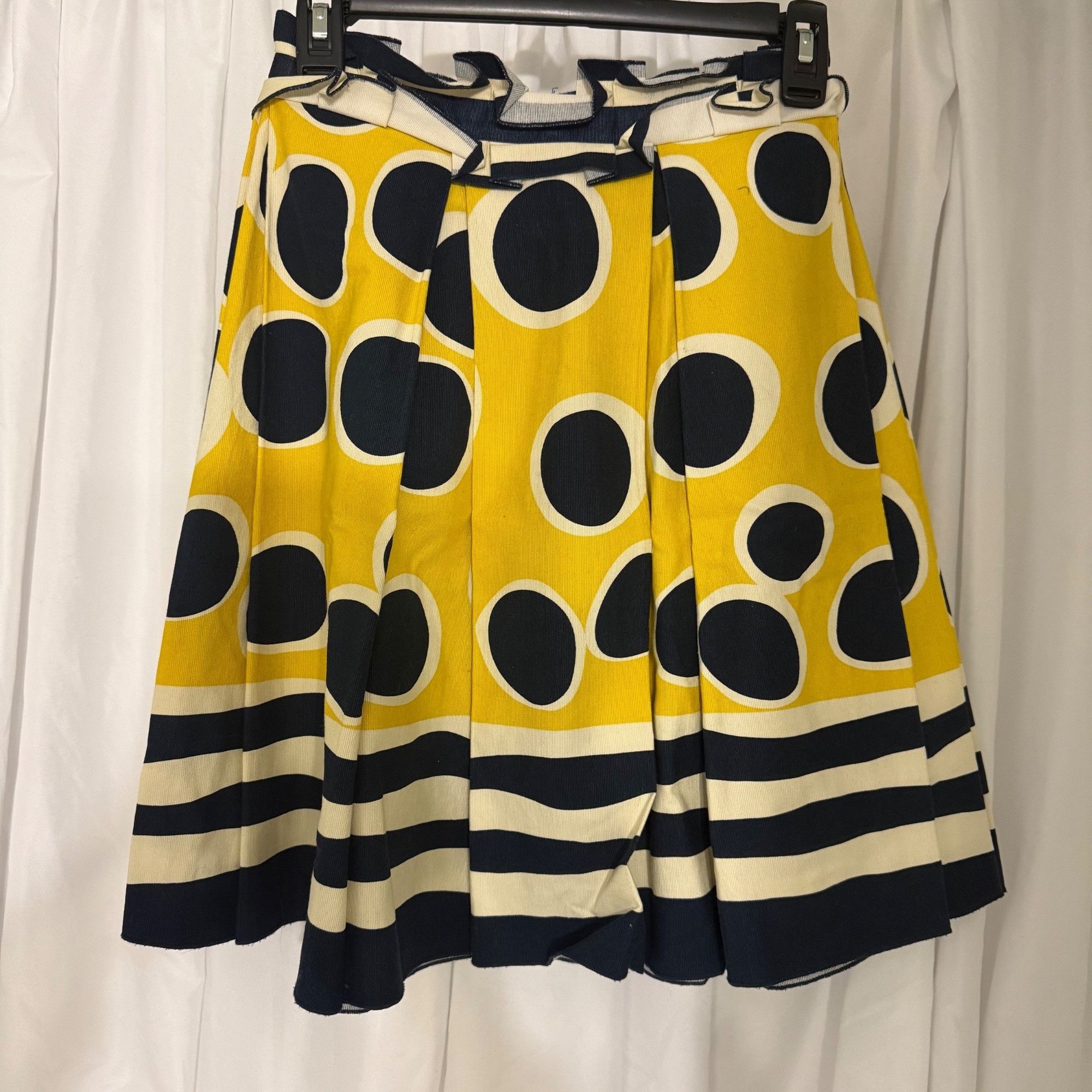 Anna Sui Anna Sui Yellow & Navy Polka Dot Pleated Cotton Skirt Size 0 Size 25" / US 0 / IT 36 - 1 Thumbnail