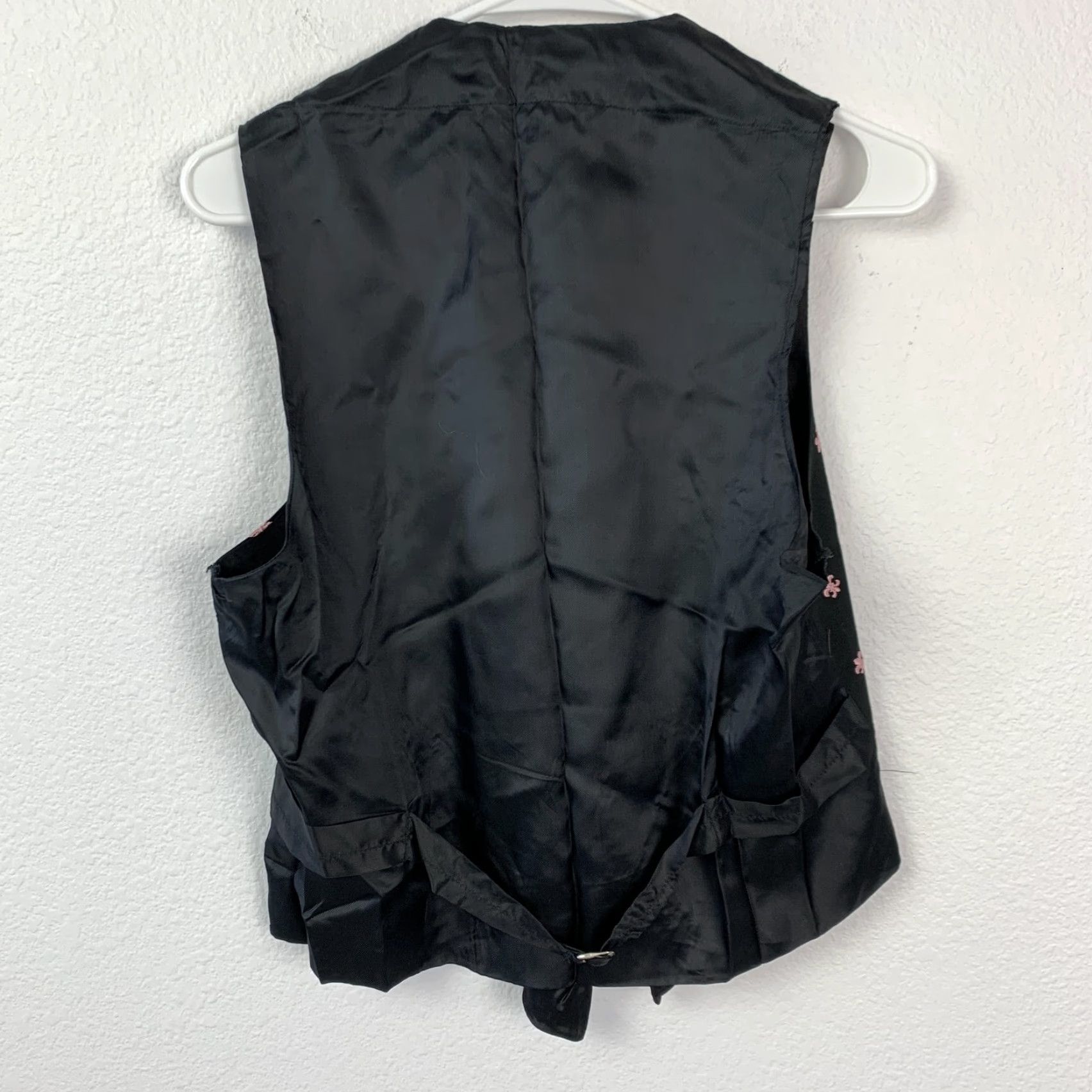 Vintage VINTAGE Polo-Vest Men’s Black Pink Embroidered Fleur-de-lis Vest M Vest Boys Mens Adults? Size US M / EU 48-50 / 2 - 7 Thumbnail