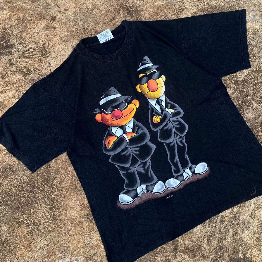 Vintage Vintage 90s Sesame Street Bert And Ernie Muppets T Shirt Size US L / EU 52-54 / 3 - 1 Thumbnail