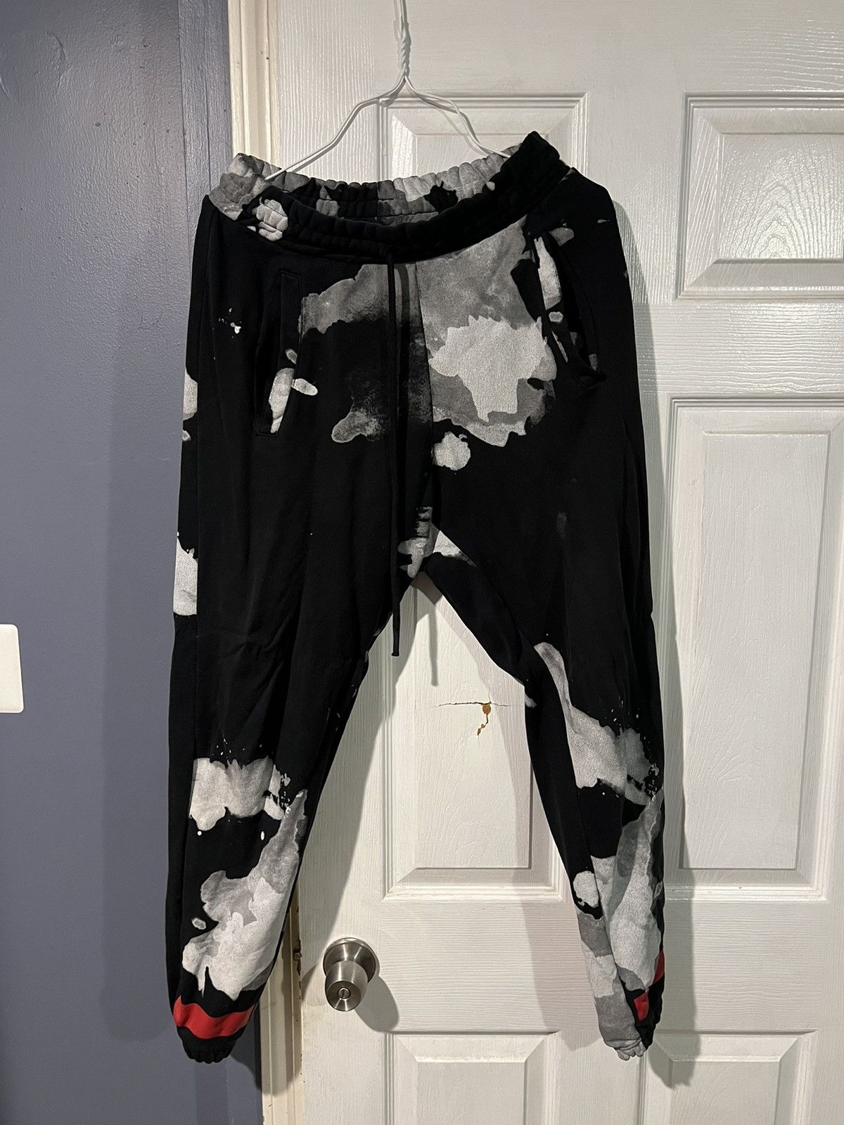 Off-White White splotch sweatpants Size US 31 - 1 Thumbnail