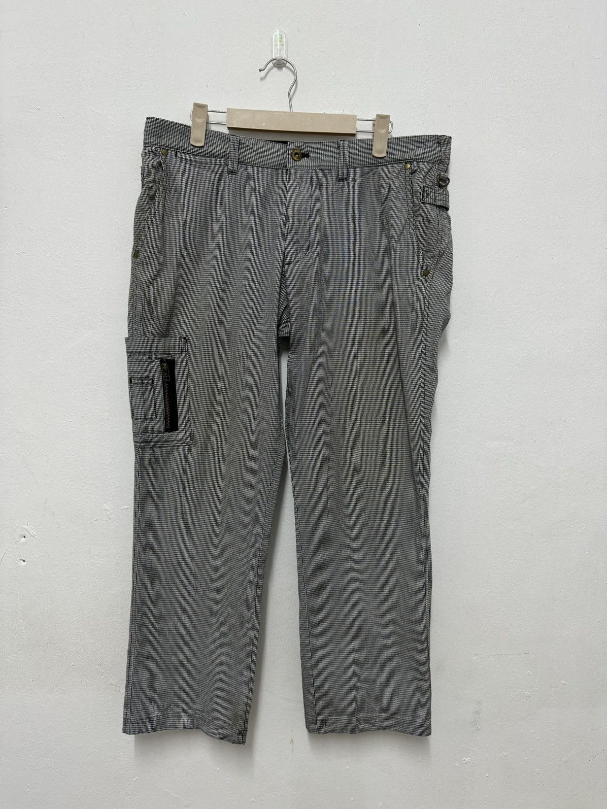 image of Hype Elle Sport Cargo Pants Nice Design in Silver, Men's (Size 34)
