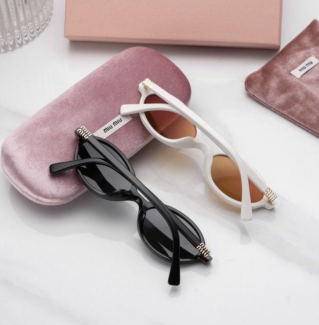 【送料&関税込】Miu Miu 04zs Sole1ab5s0 Miu Miu MU 04ZS S (50 - 18) with Grey lenses and Black frame