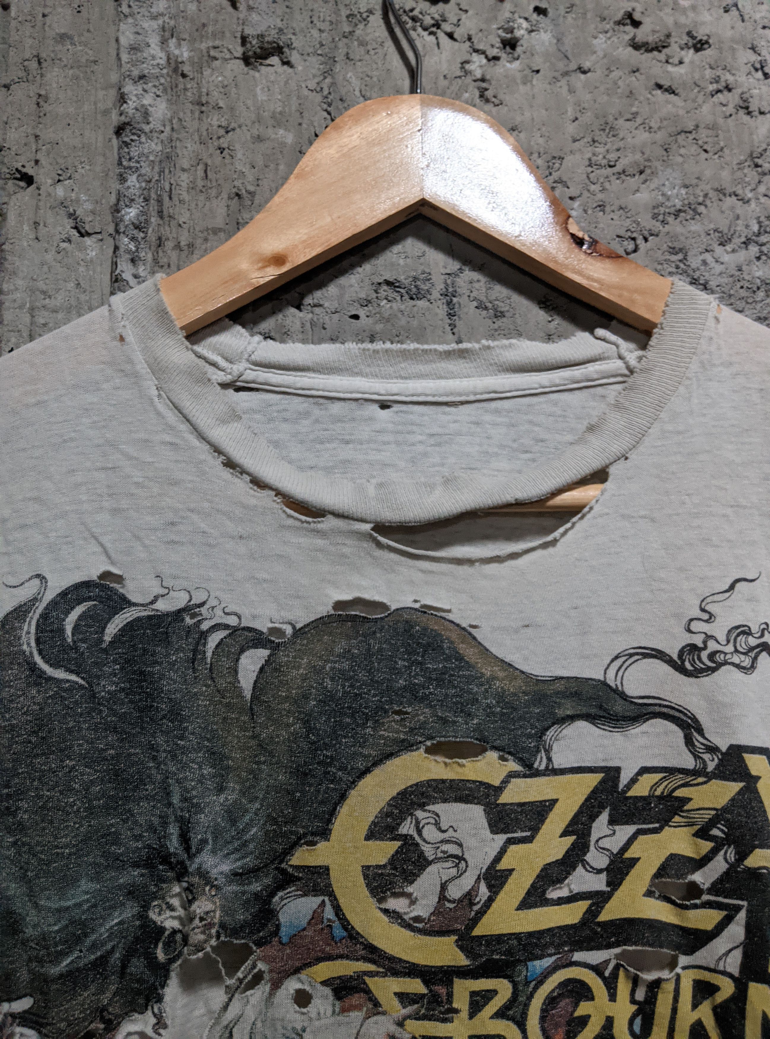 Band Tees Vintage 1986 very thrashed ozzy Osbourne últimate tour t Size US M / EU 48-50 / 2 - 5 Thumbnail